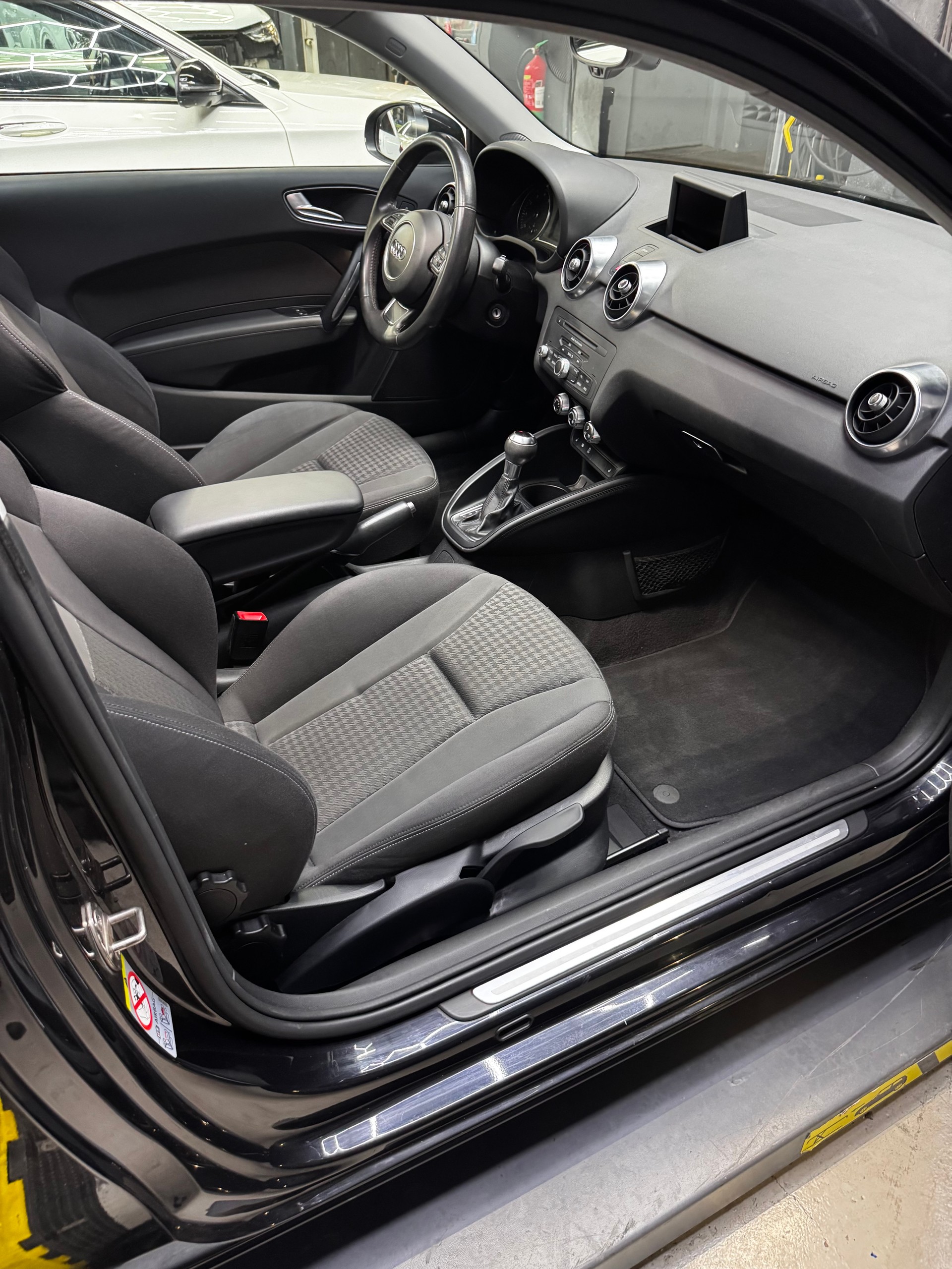 AUDI 1.4 TFSI Attraction S-Tronic-image-5