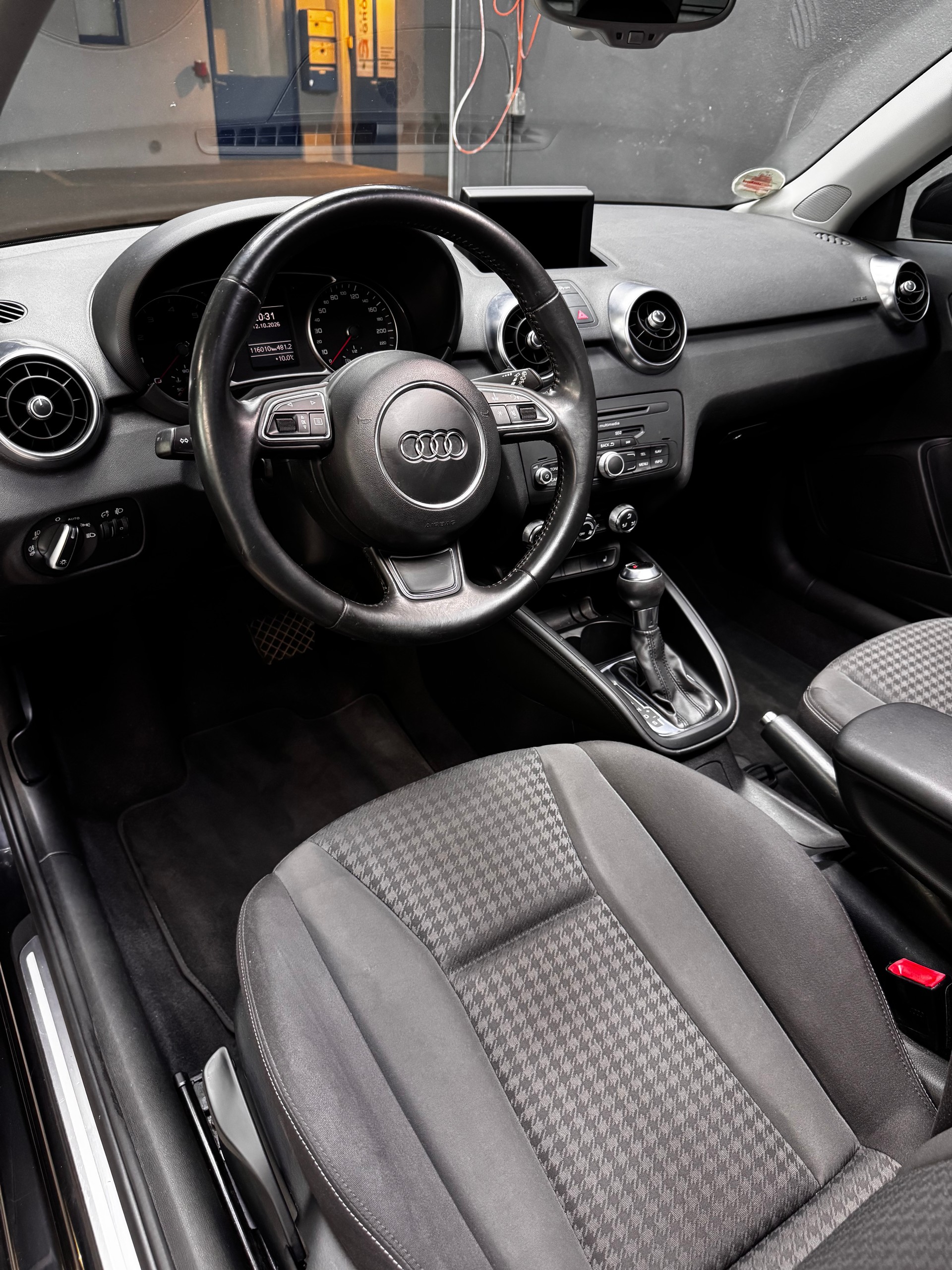 AUDI 1.4 TFSI Attraction S-Tronic-image-3