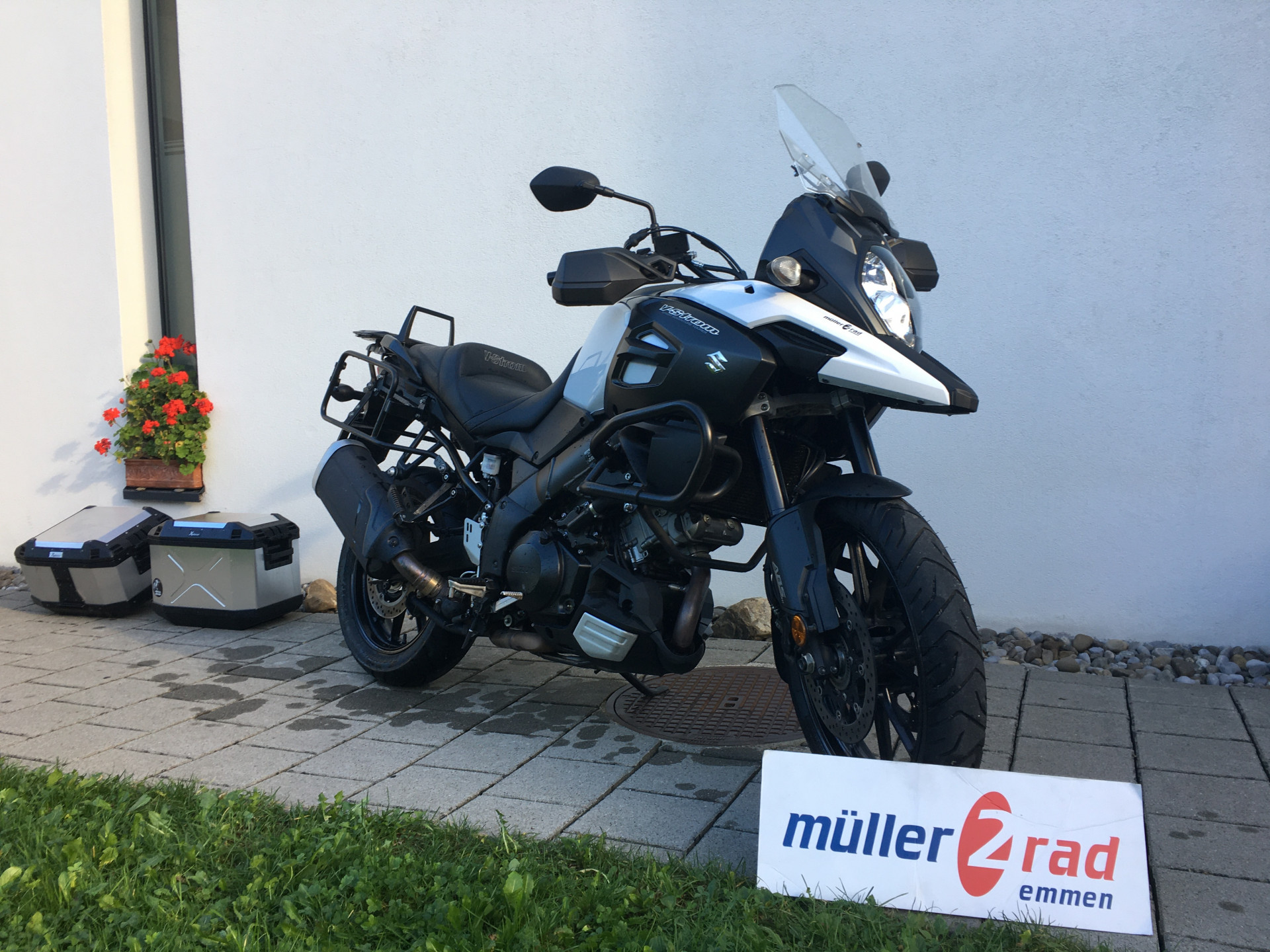 SUZUKI DL 1000 A V-Strom L9-showroom-element-3