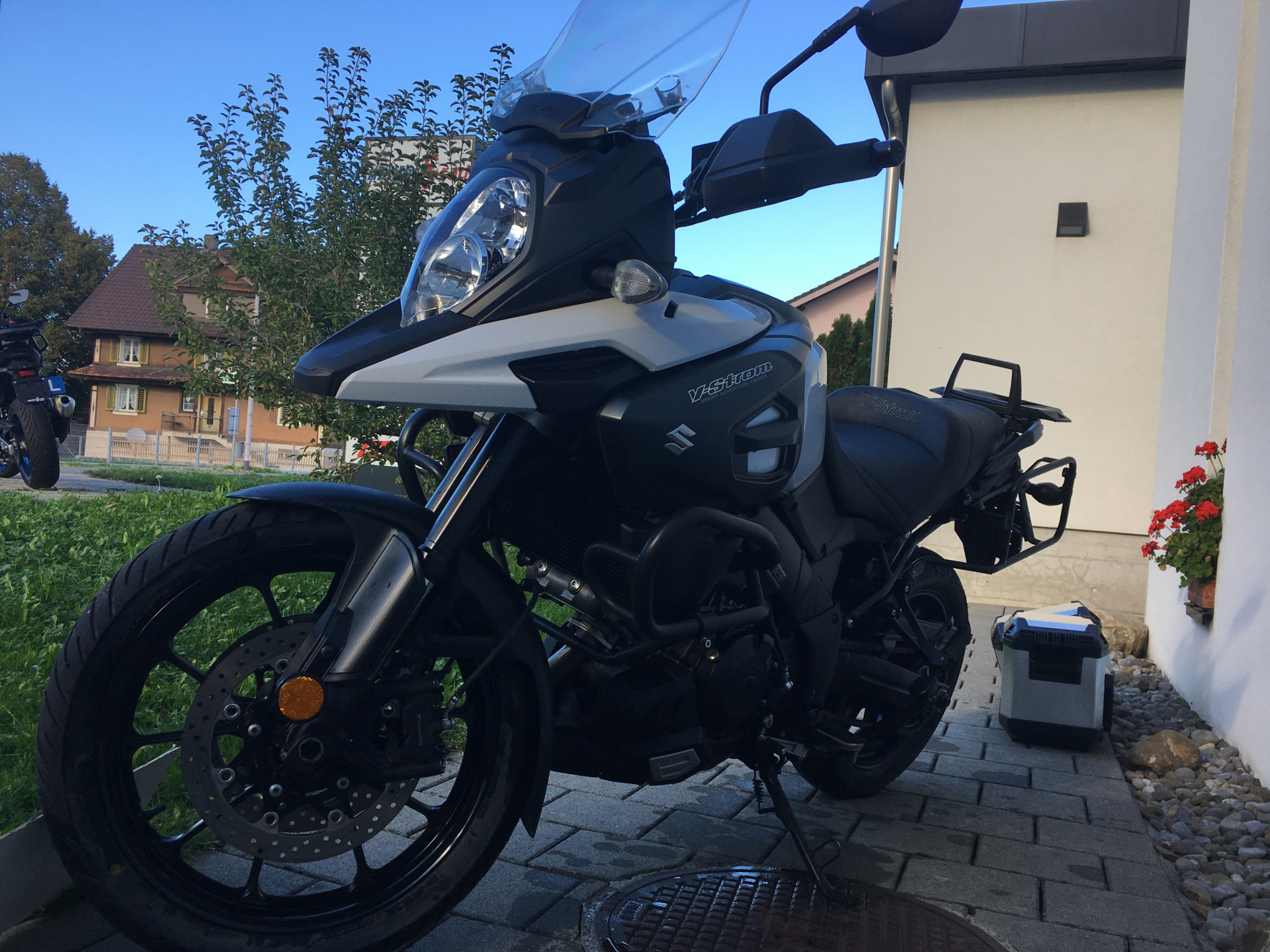 SUZUKI DL 1000 A V-Strom L9-image-7