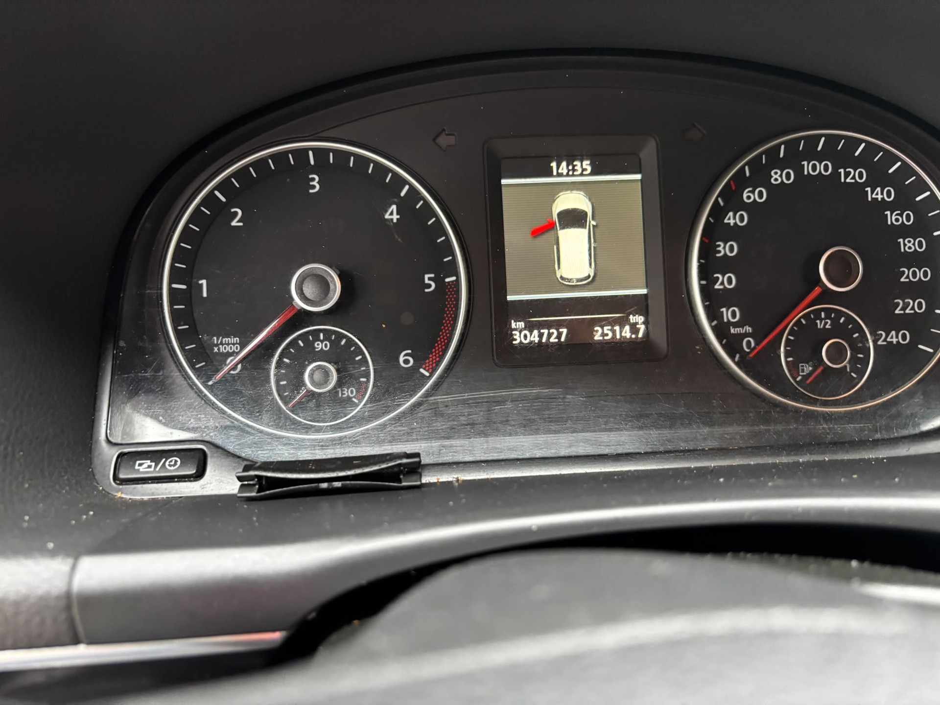 VW TOURAN-image-8