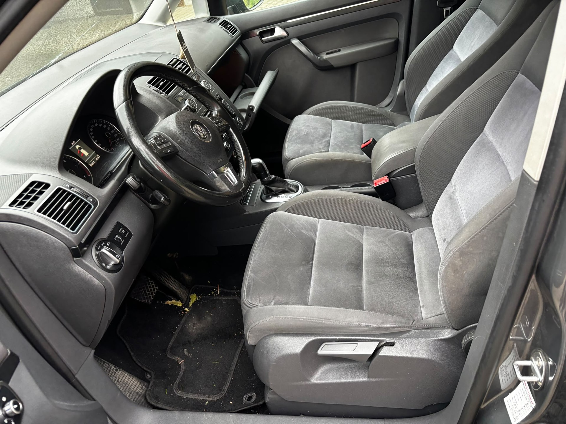 VW TOURAN-image-5