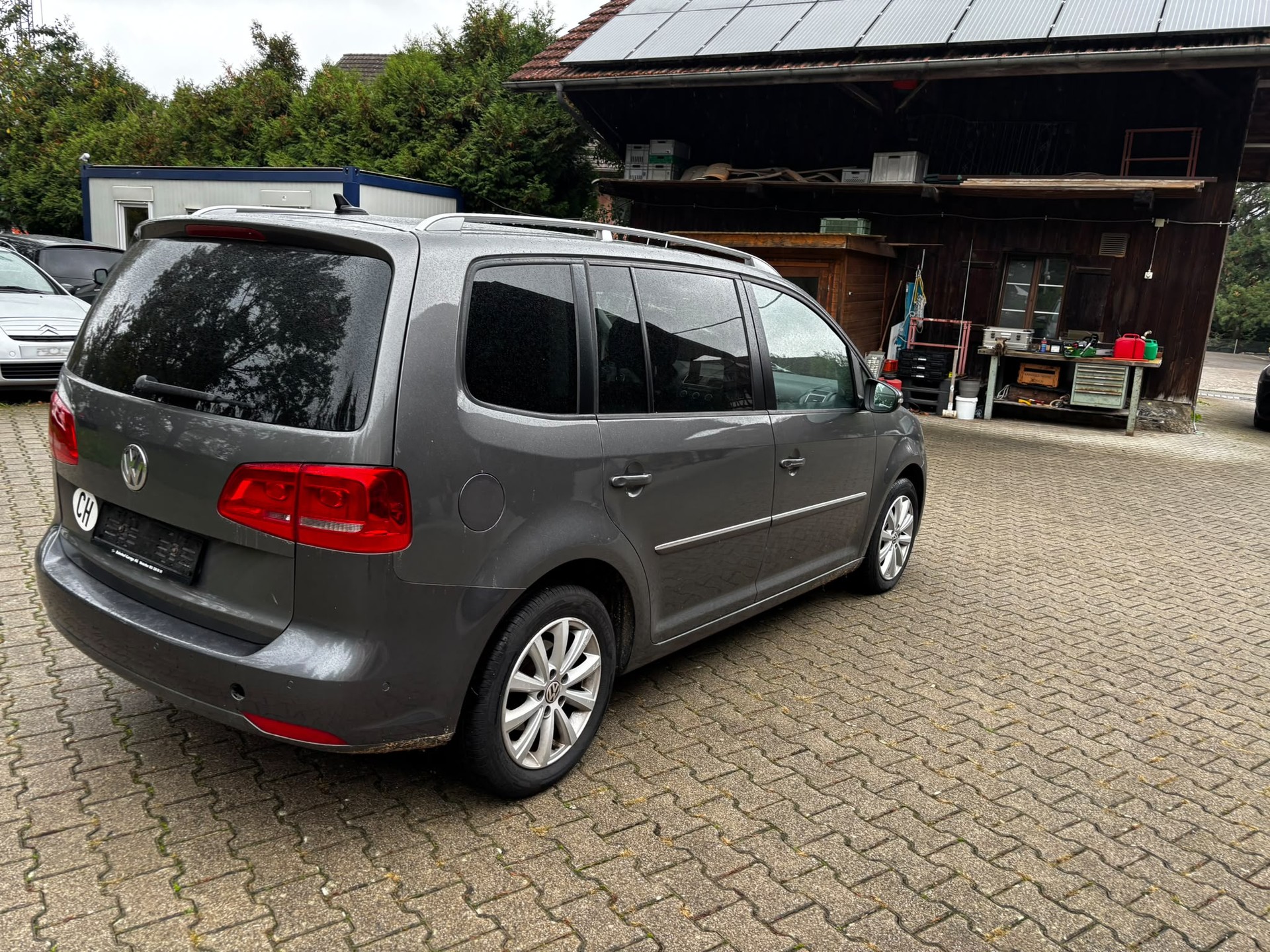 VW TOURAN-image-1