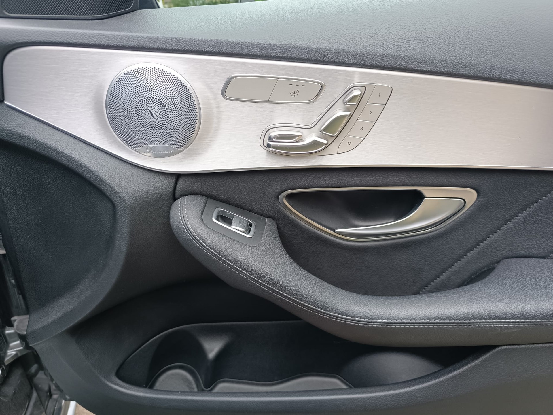 MERCEDES-BENZ C 220 d Swiss Star AMG Line 4m-image-9