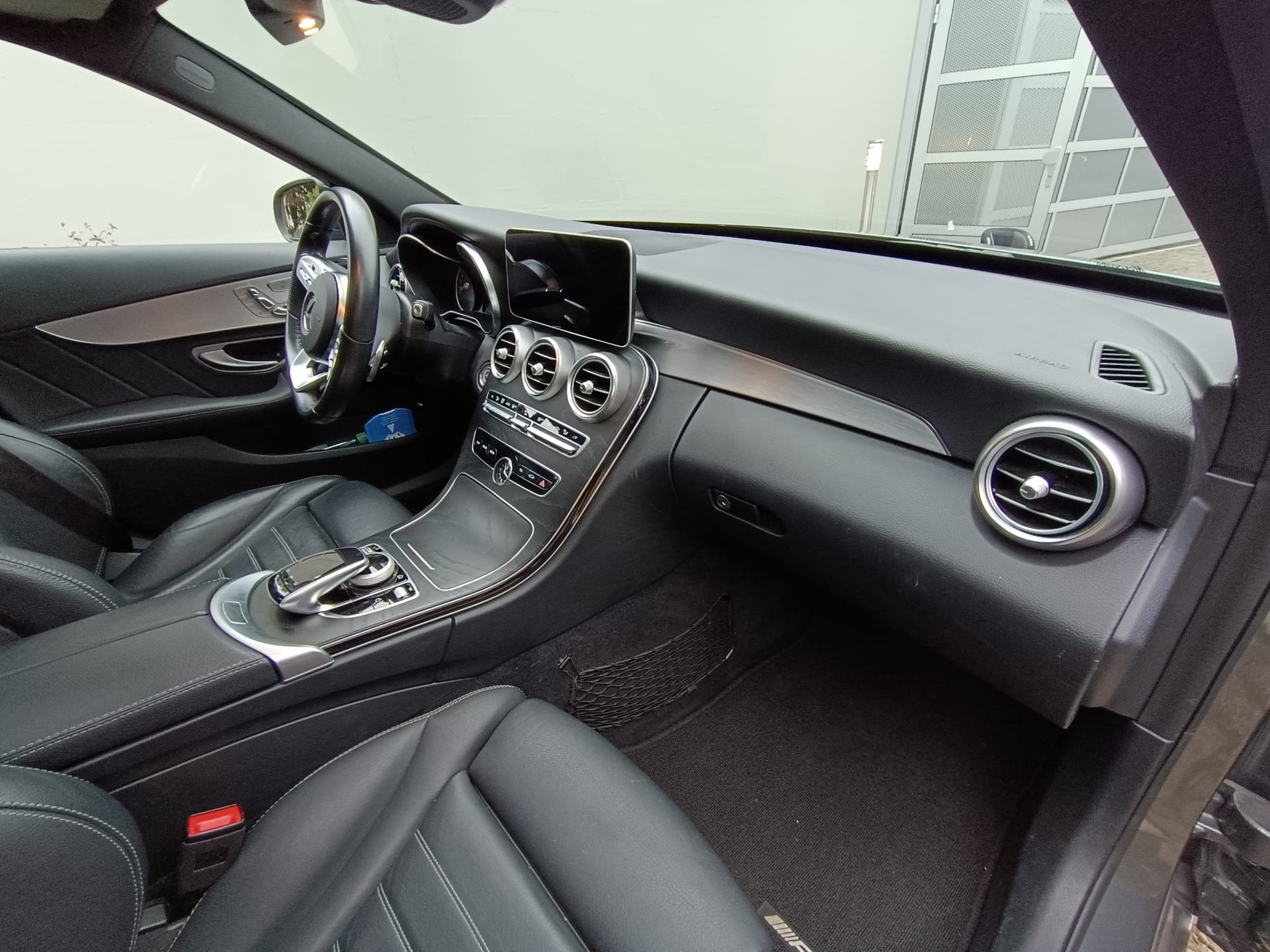 MERCEDES-BENZ C 220 d Swiss Star AMG Line 4m-image-7