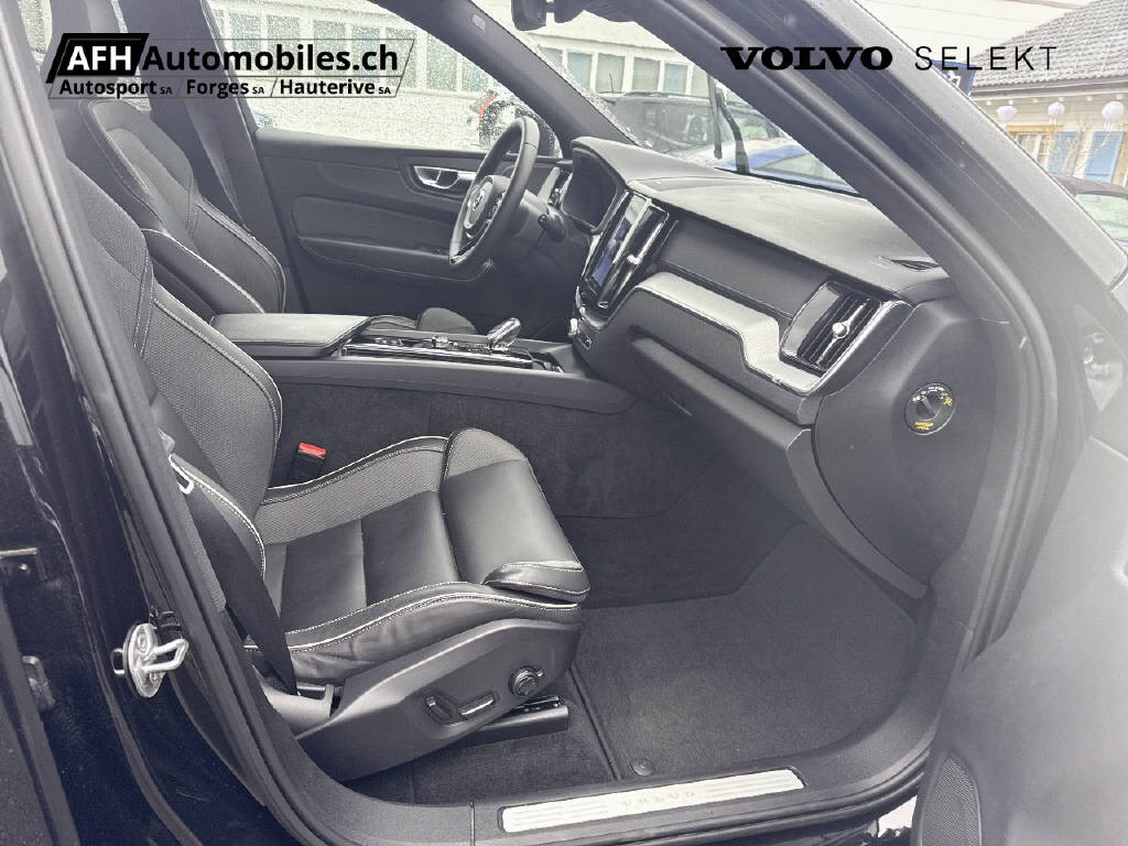 VOLVO XC60 2.0 B5 MH Ultimate Dark AWD-image-8