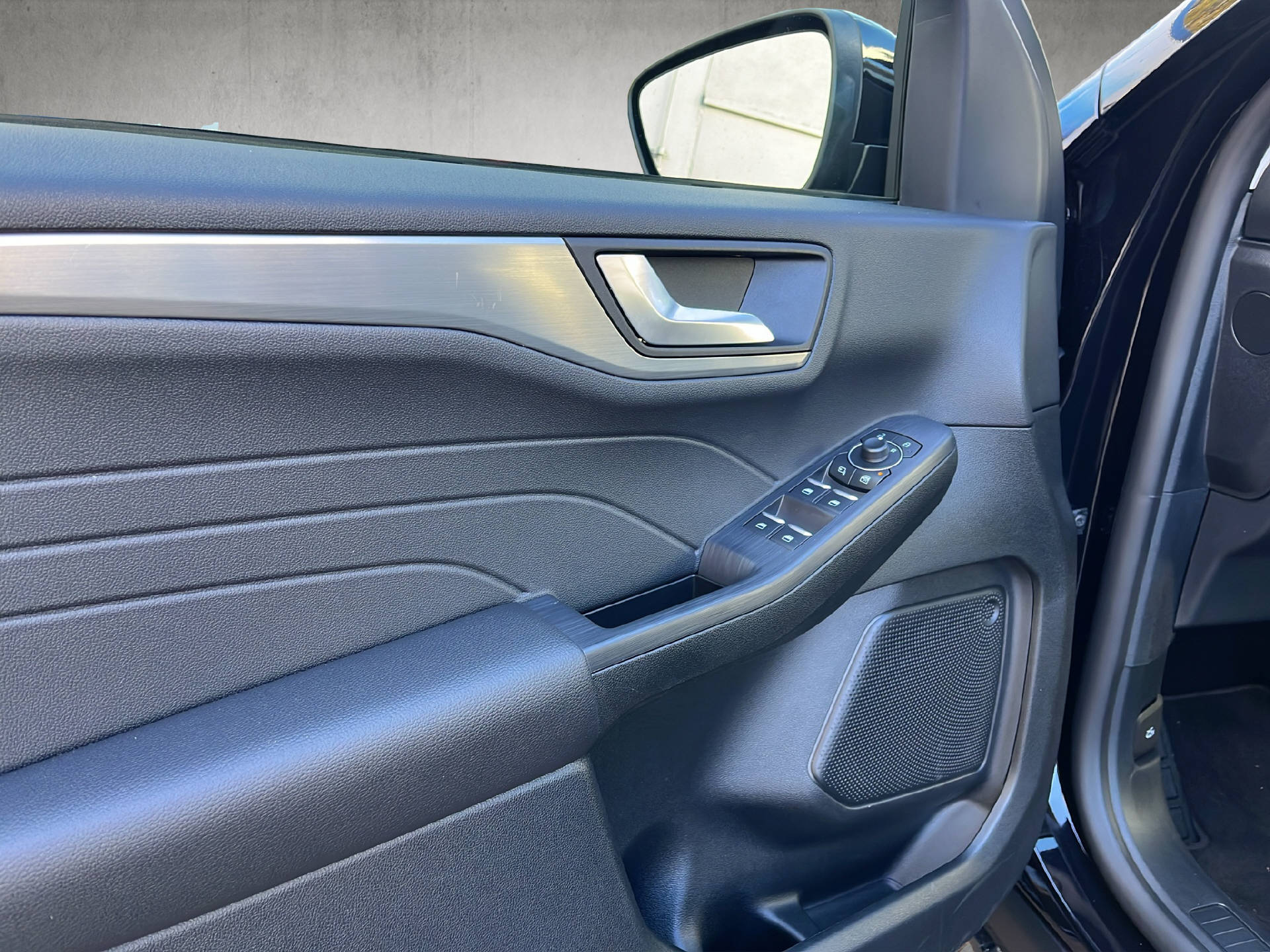 FORD Kuga 2.5 Plug-in Hybrid Titanium X-image-12