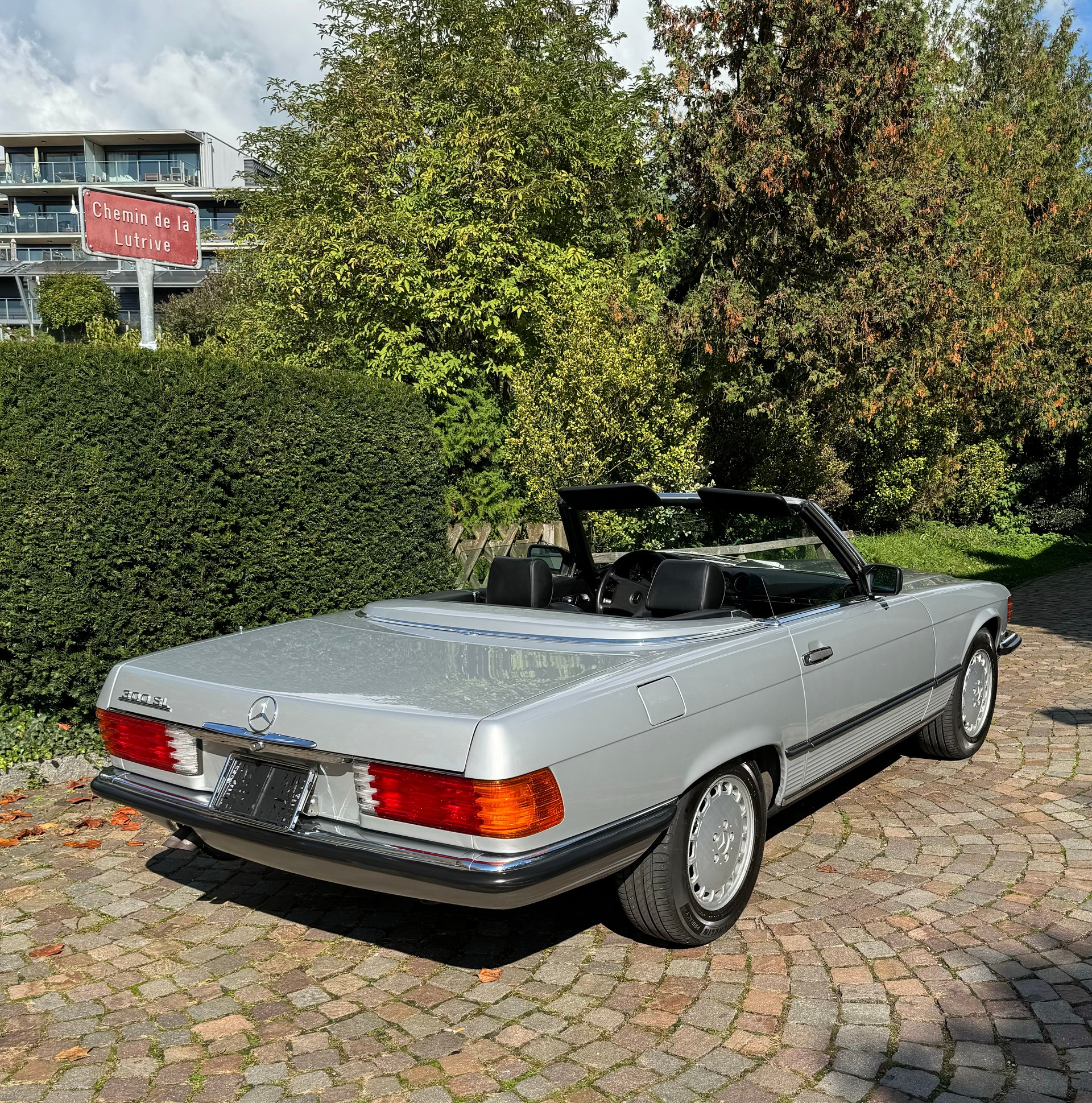 MERCEDES-BENZ 300 SL Automatic-image-1