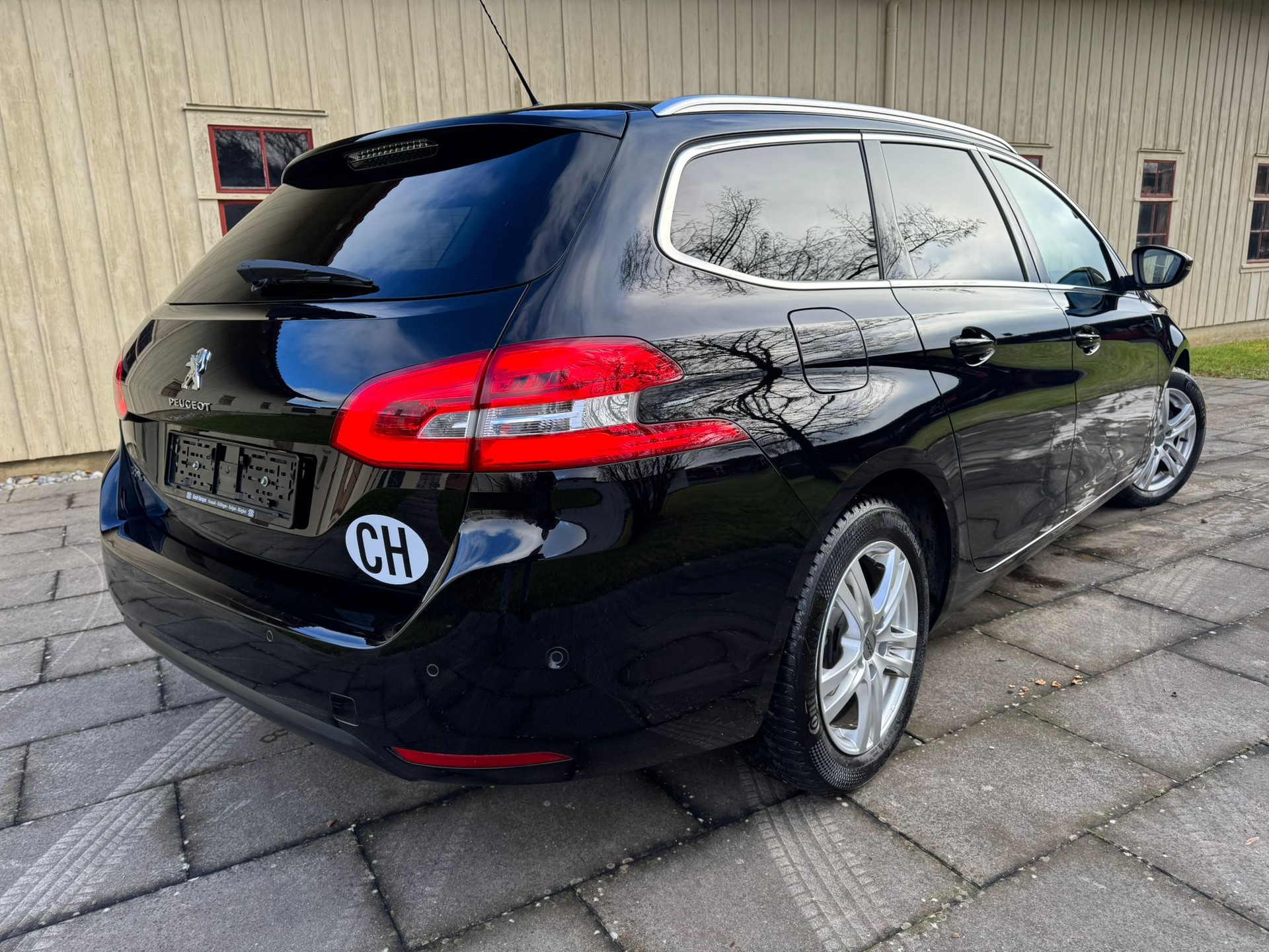 PEUGEOT 308 SW 1.5 BlueHDI Tech Edition EAT8-image-6