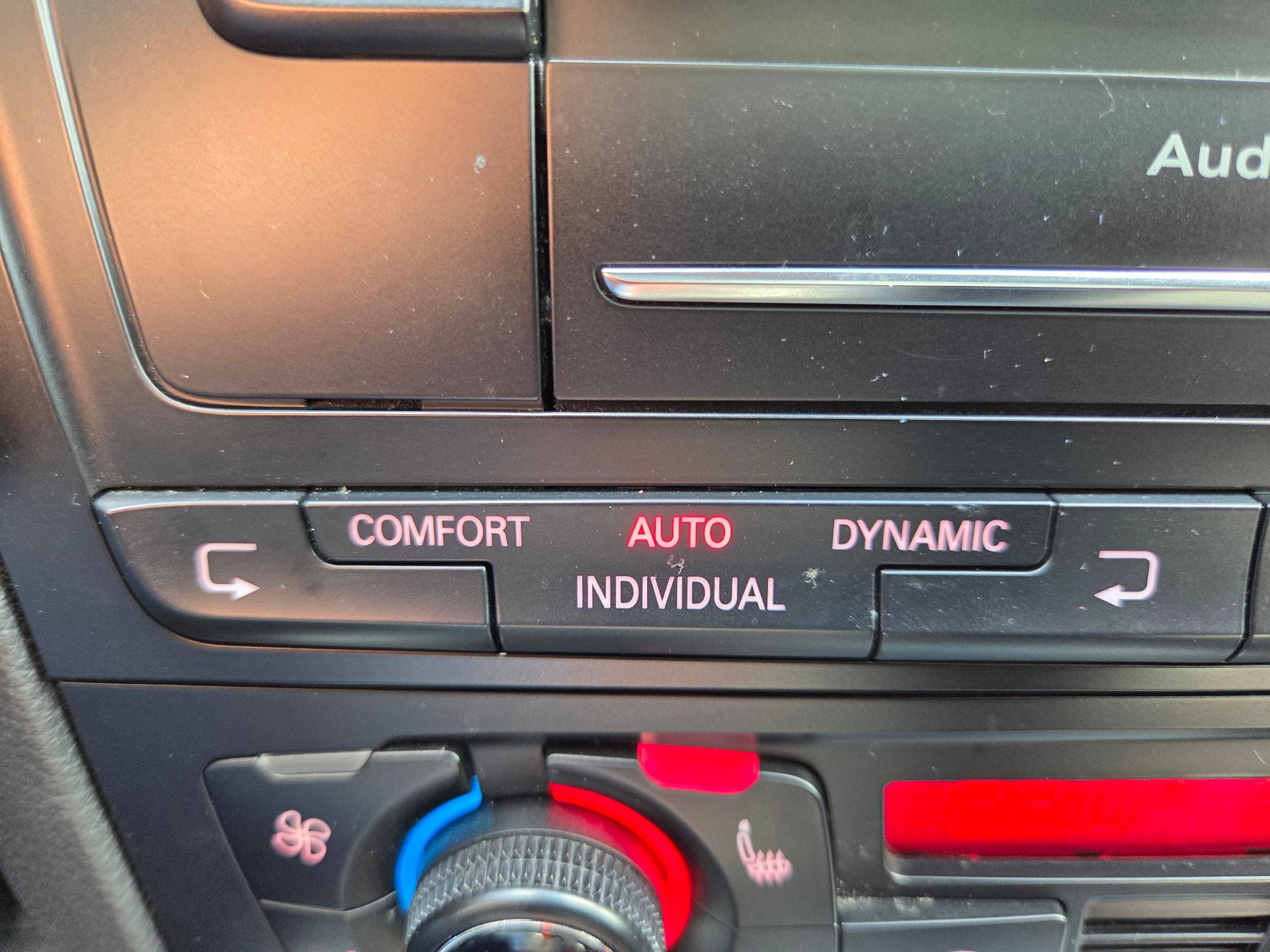 AUDI Q5 3.0 TDI quattro S-tronic-image-18