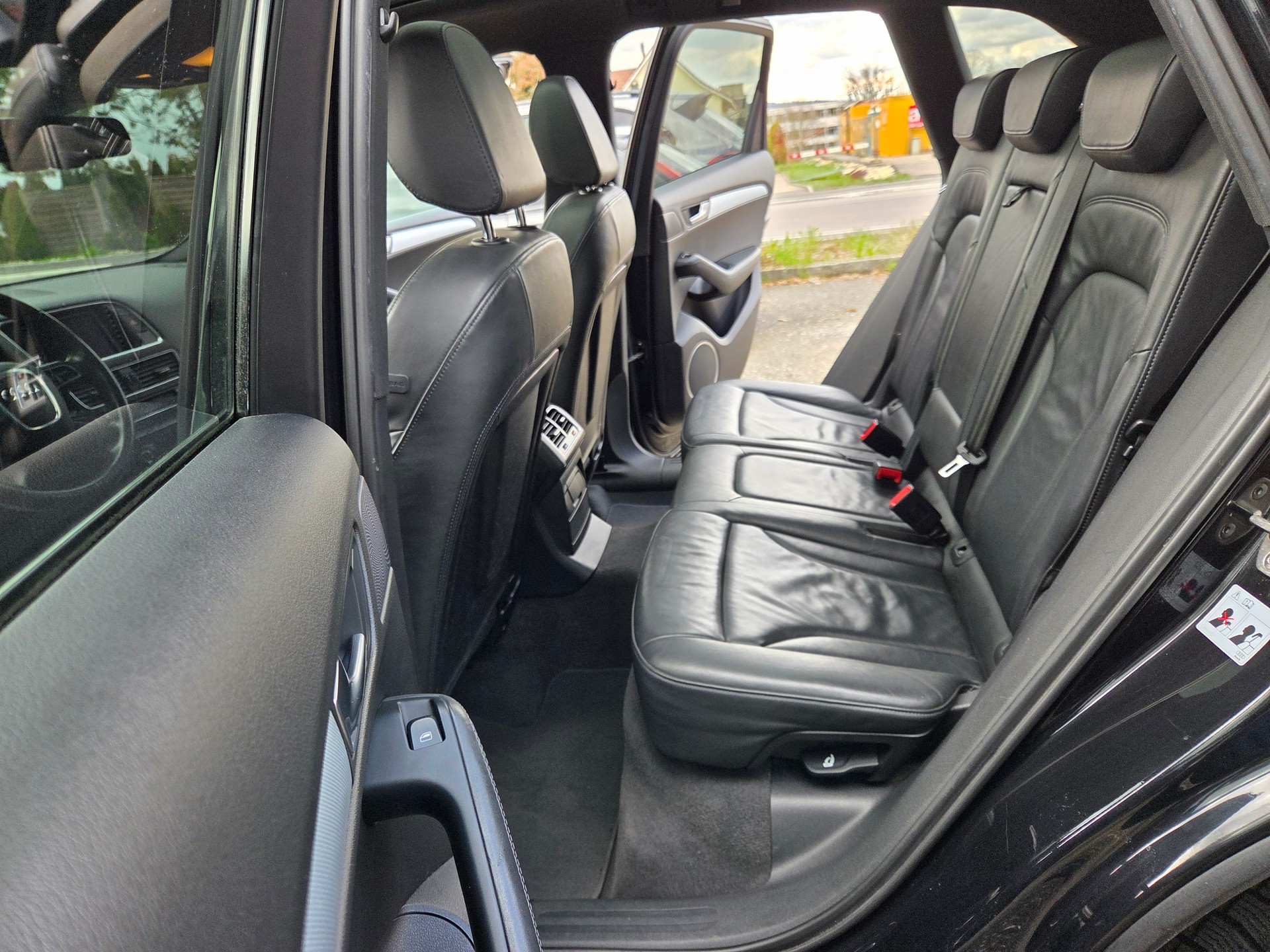 AUDI Q5 3.0 TDI quattro S-tronic-image-8