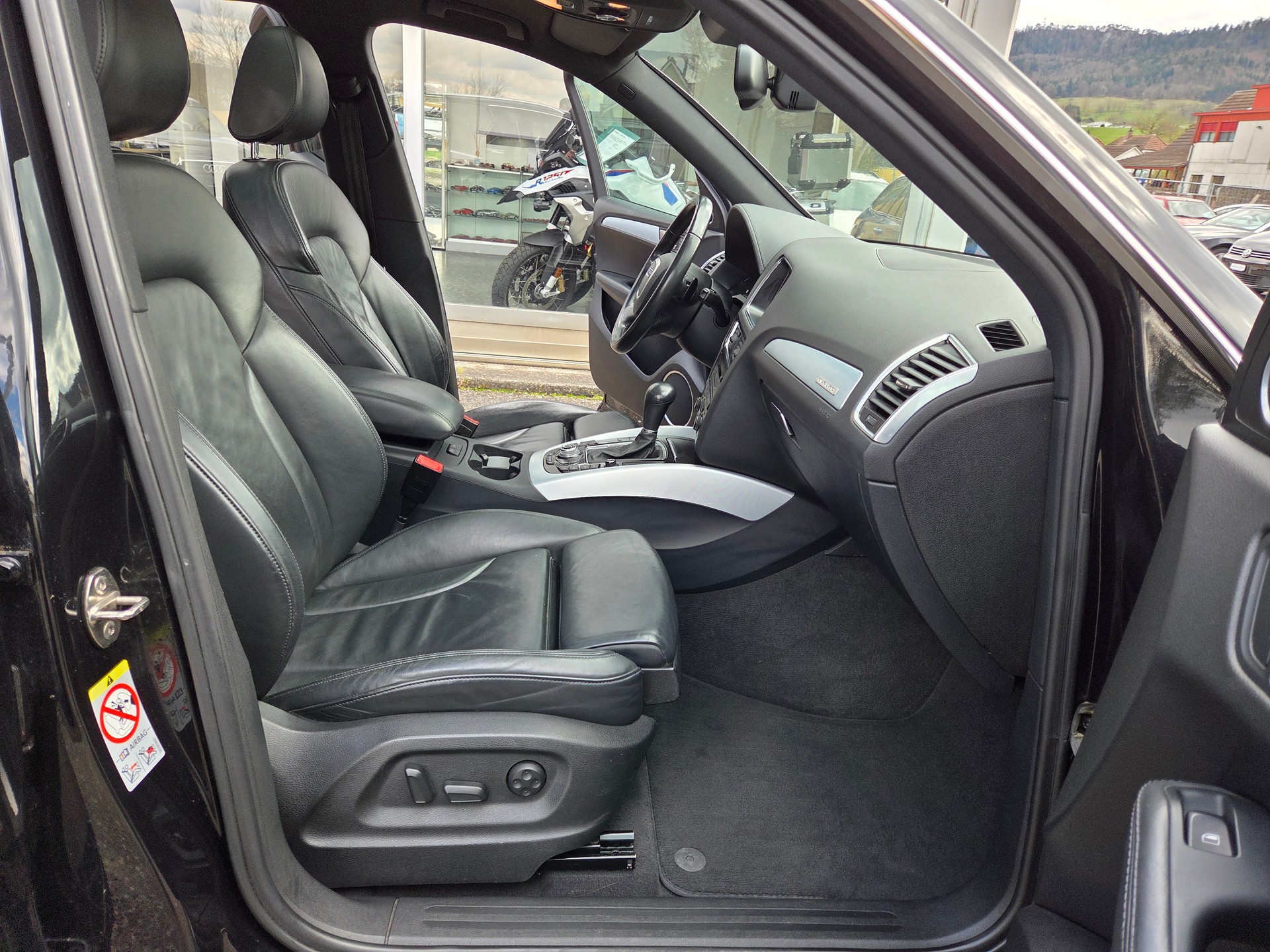 AUDI Q5 3.0 TDI quattro S-tronic-image-9