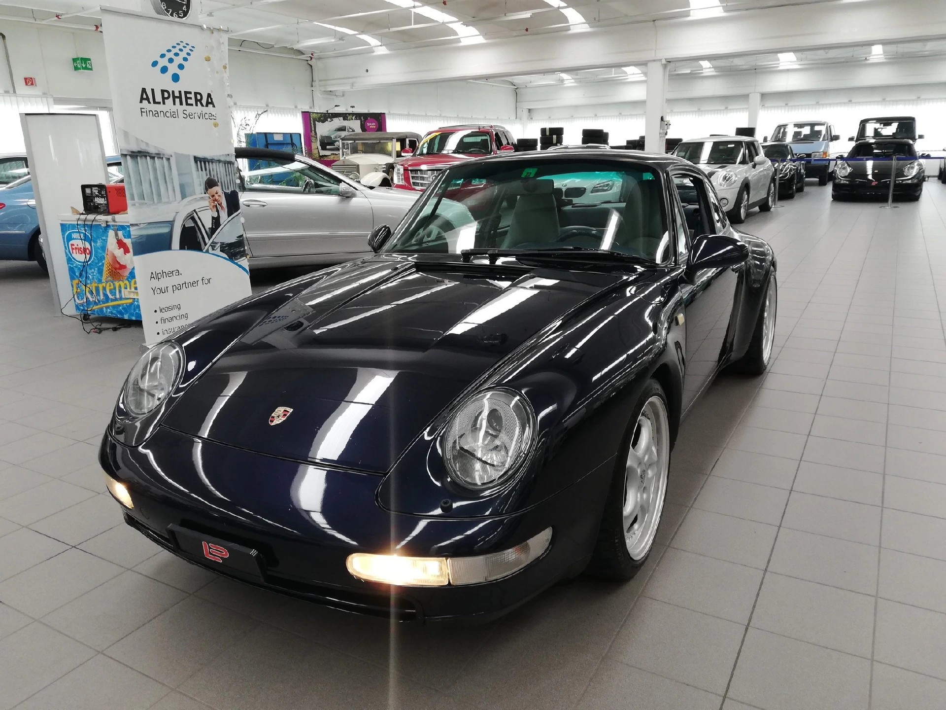 PORSCHE 911 Carrera 4-image-0