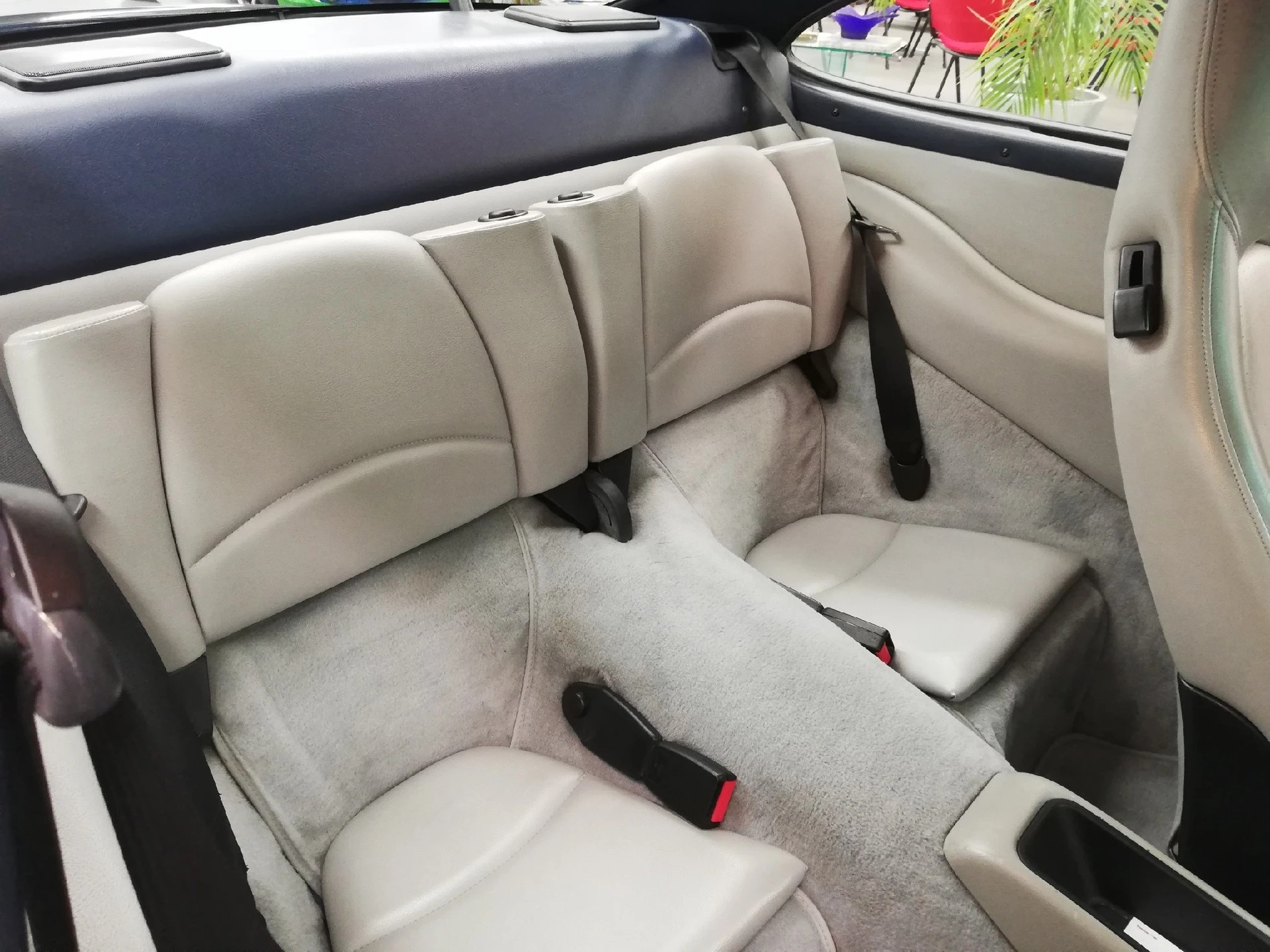 PORSCHE 911 Carrera 4-image-4