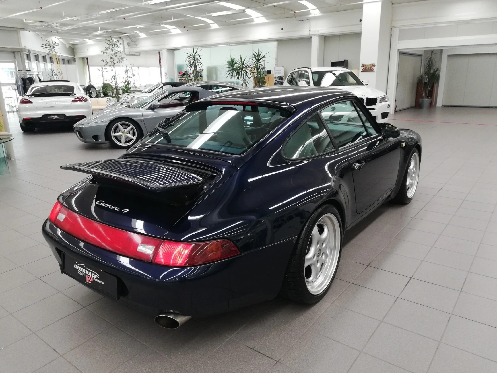 PORSCHE 911 Carrera 4-image-2
