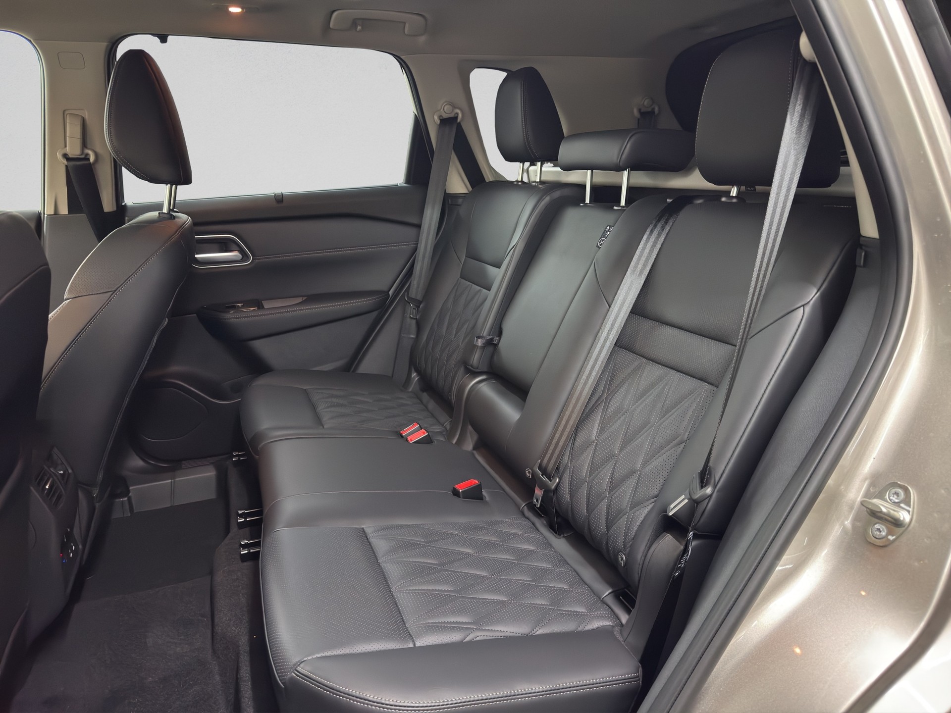 NISSAN X-Trail 1.5 VC-T e-Power 4WD 7 Sitze Tekna+-image-9