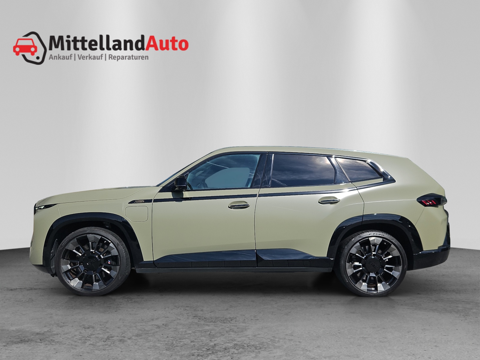 BMW XM xDrive PHEV Steptronic-showroom-element-3