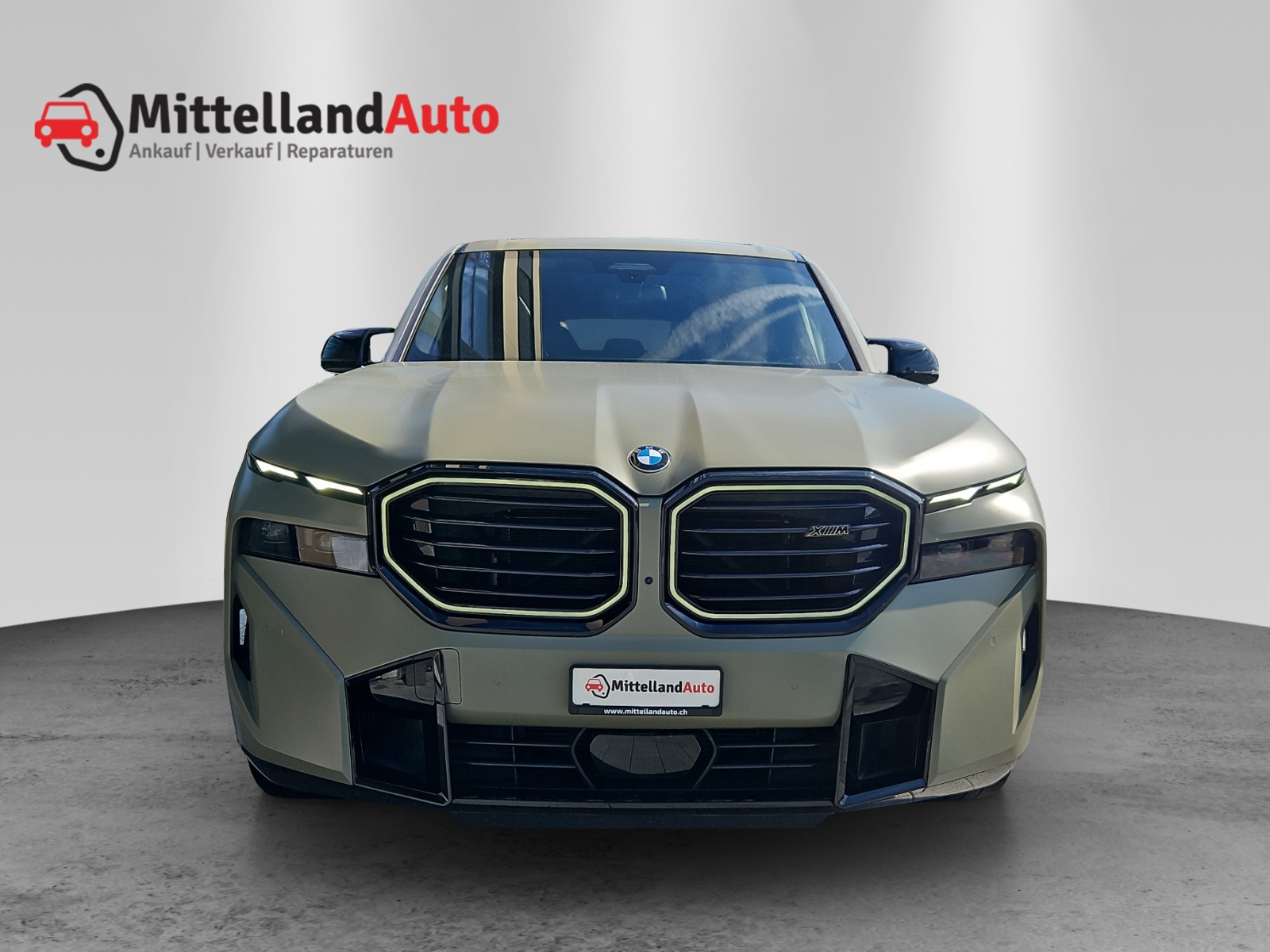 BMW XM xDrive PHEV Steptronic-showroom-element-1