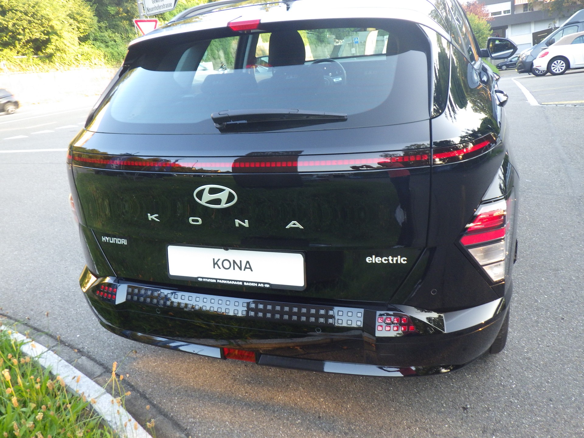 HYUNDAI Kona EV 65.4 kWh Origo-showroom-element-2