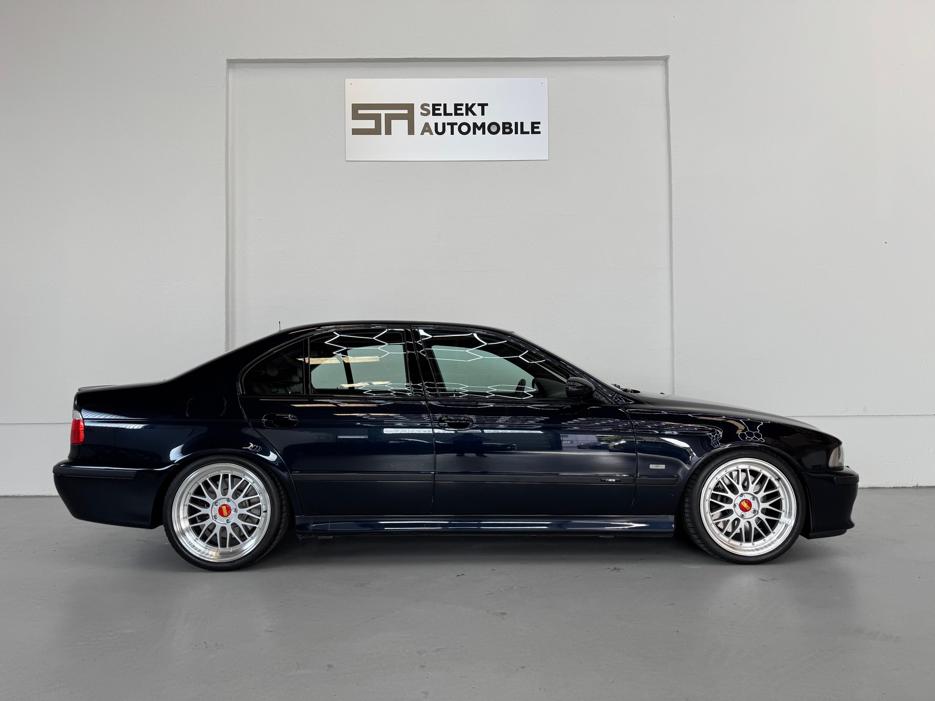 BMW M5-image-6