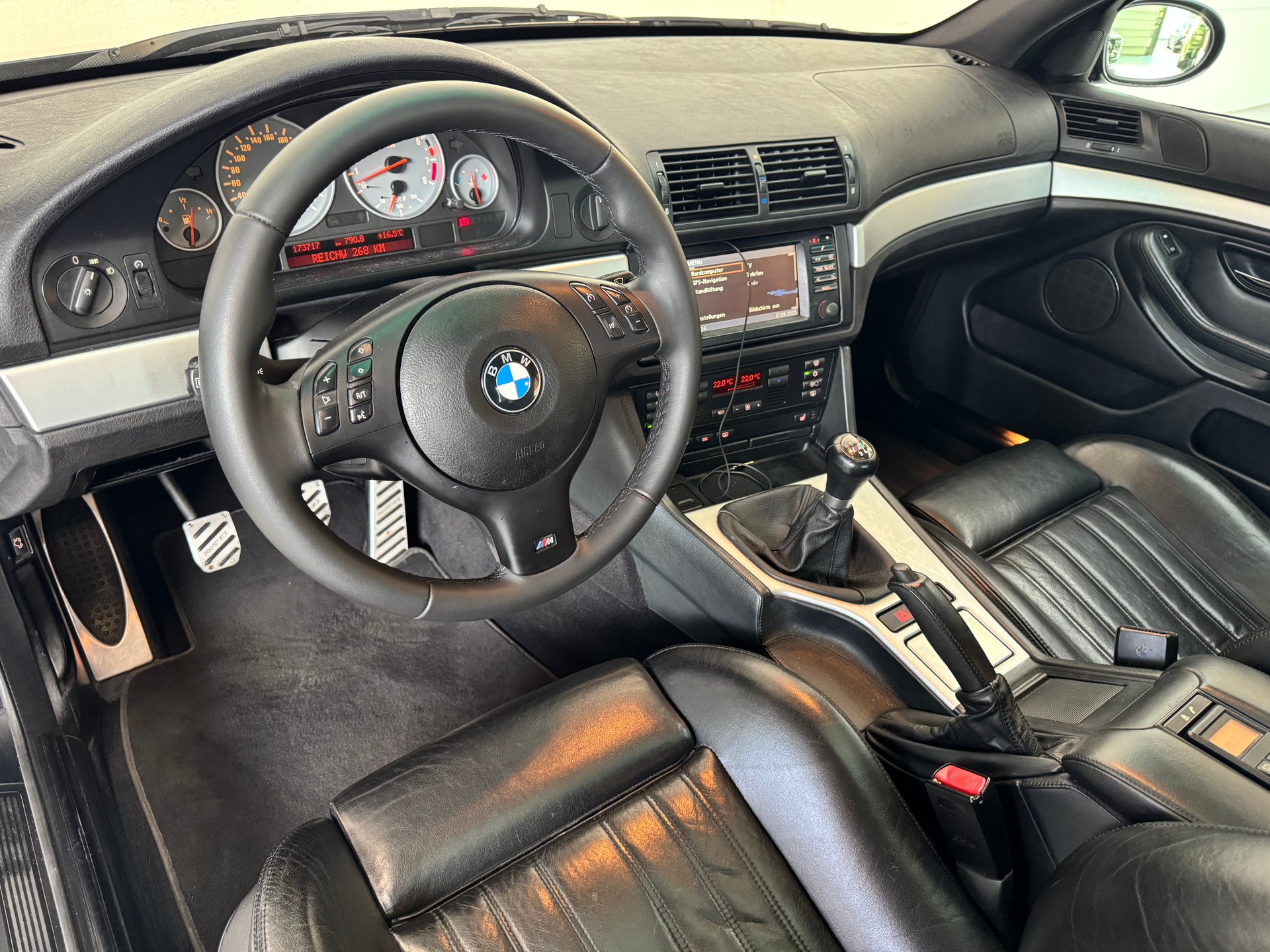 BMW M5-image-10