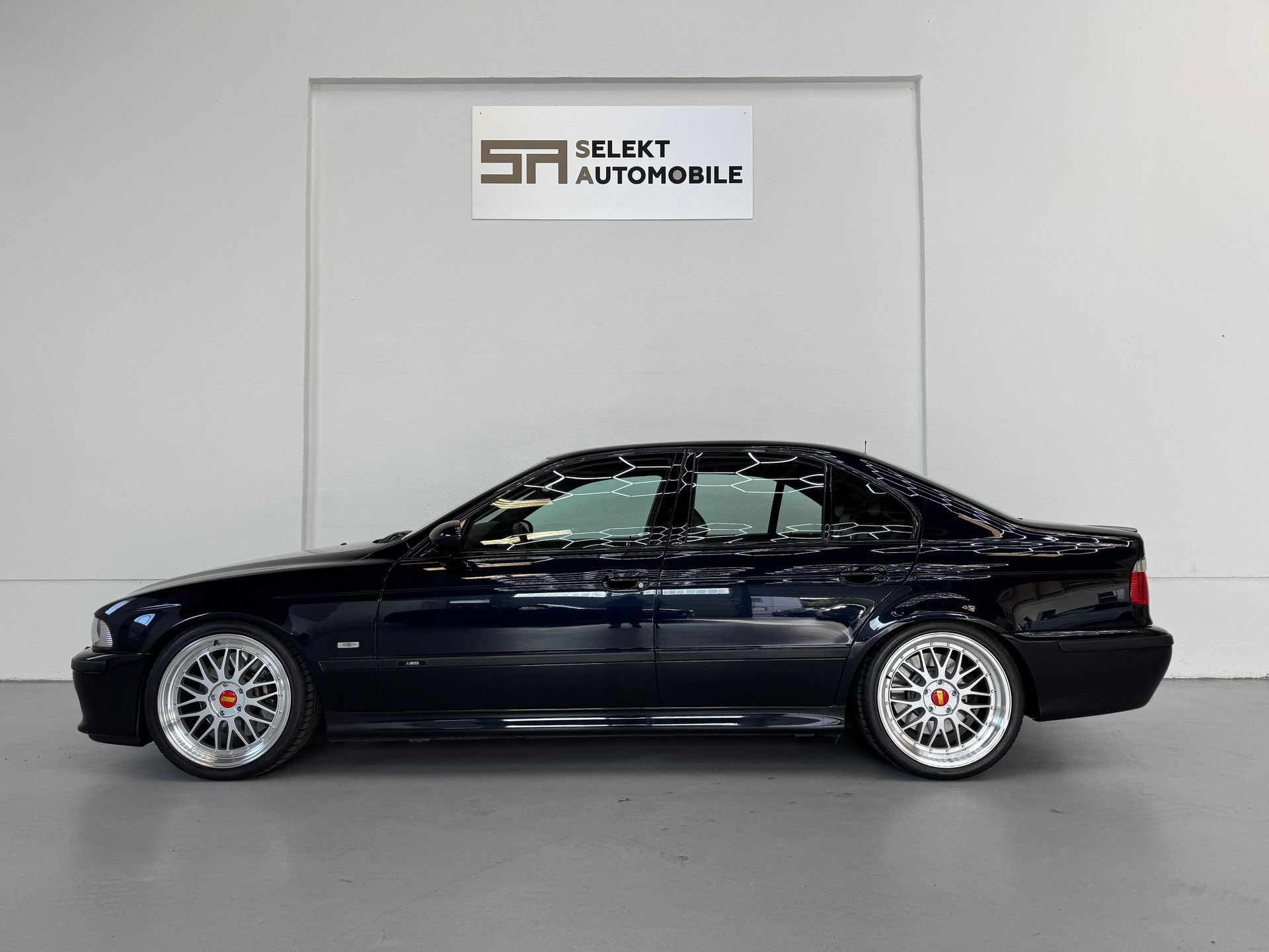 BMW M5-image-3