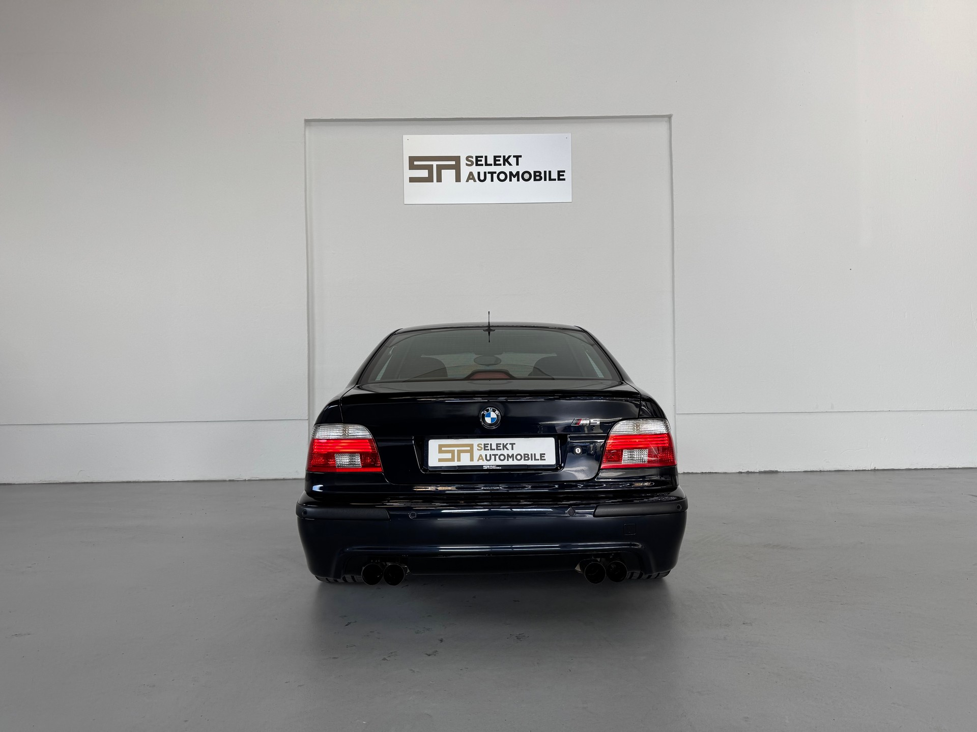 BMW M5-image-4