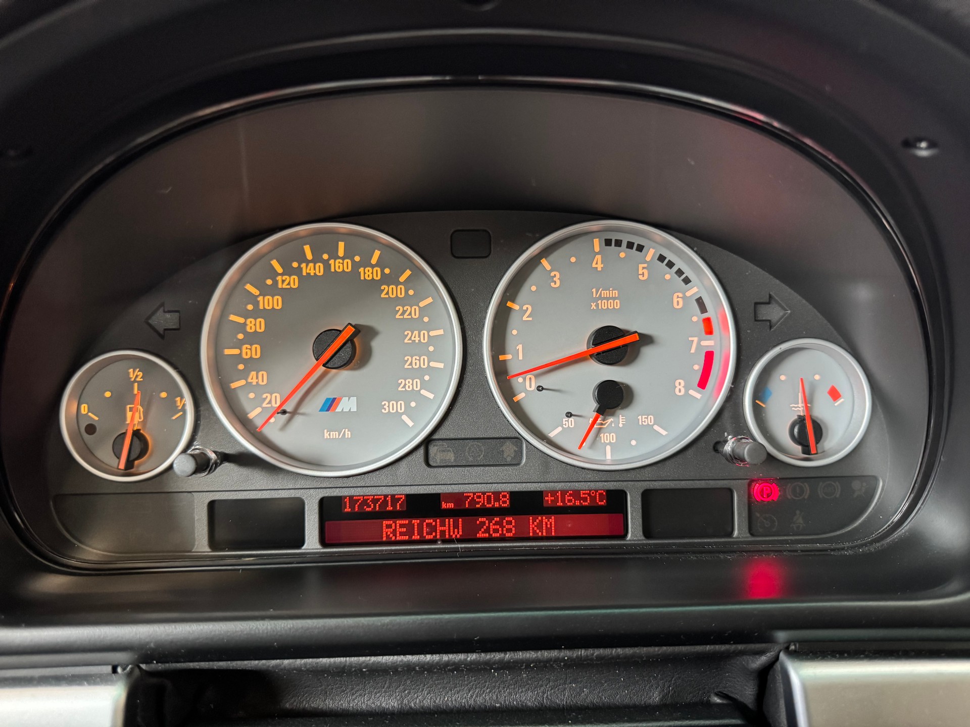 BMW M5-image-13