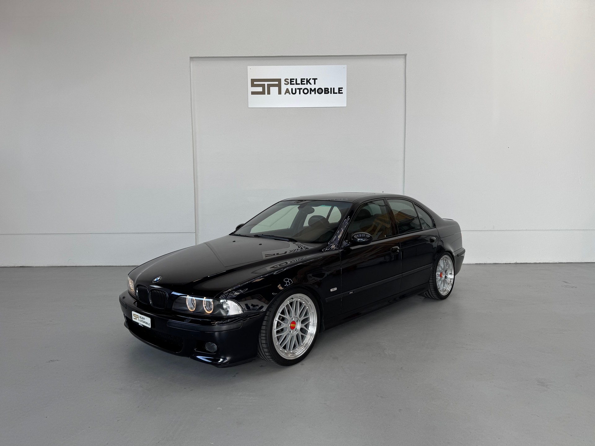 BMW M5-image-0