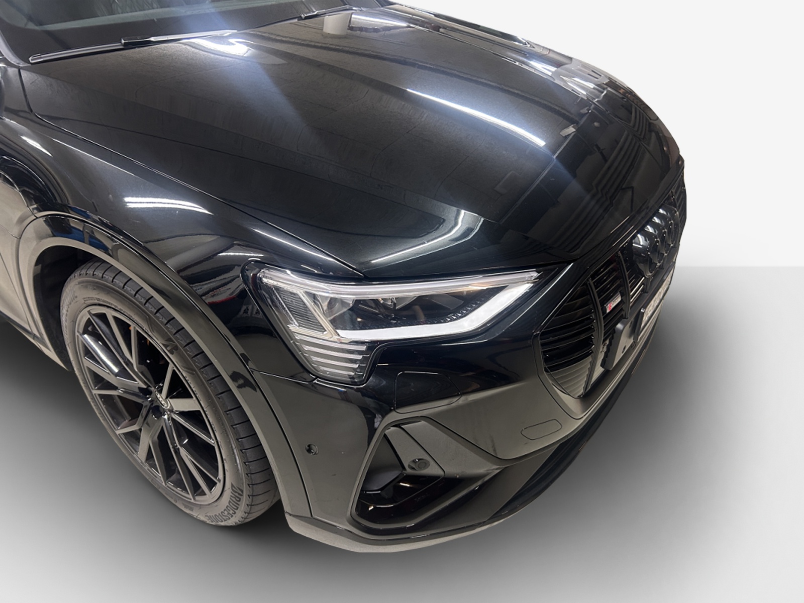 AUDI e-tron 55 S Line Black Edition quattro-image-15