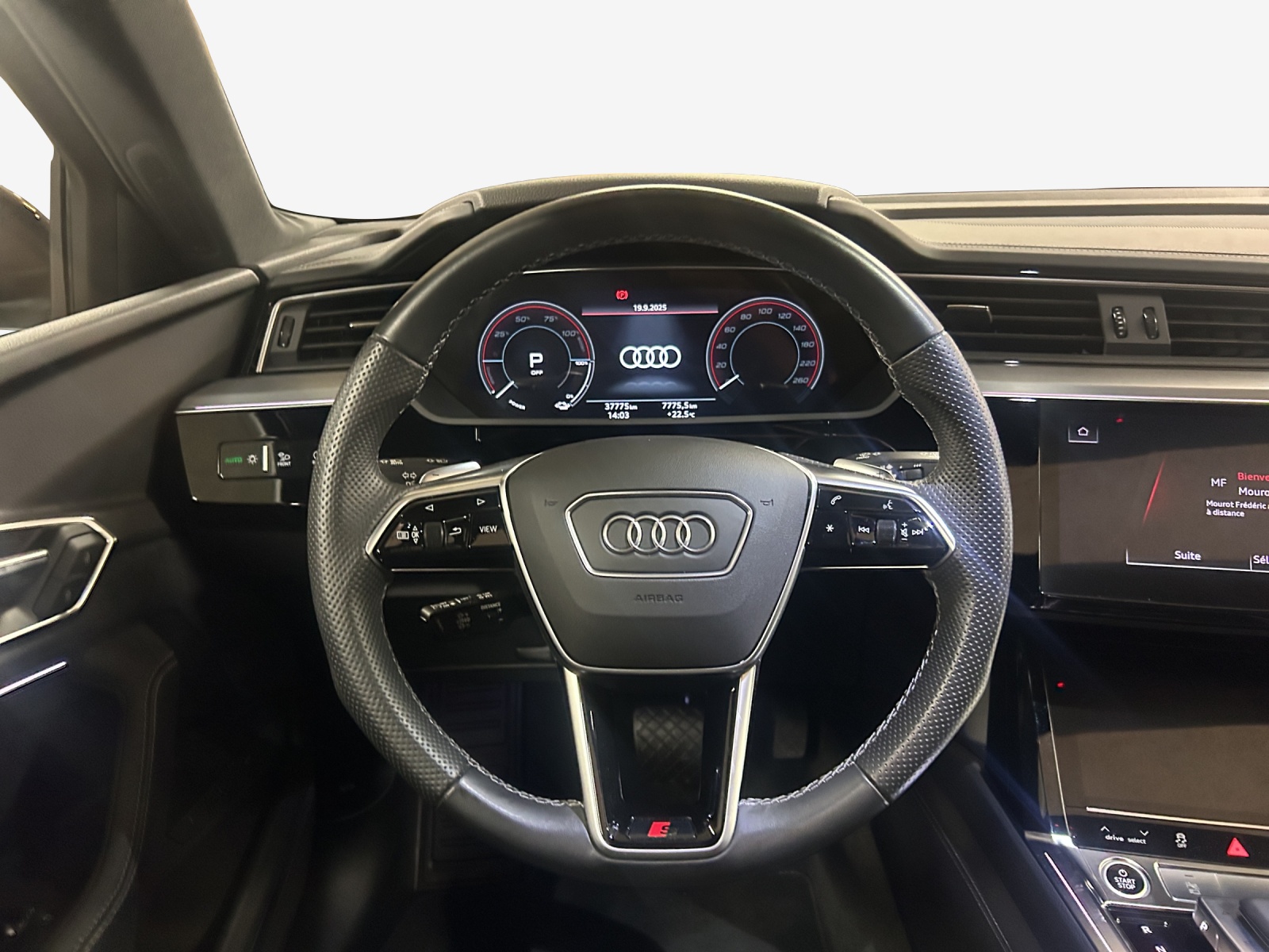 AUDI e-tron 55 S Line Black Edition quattro-image-8