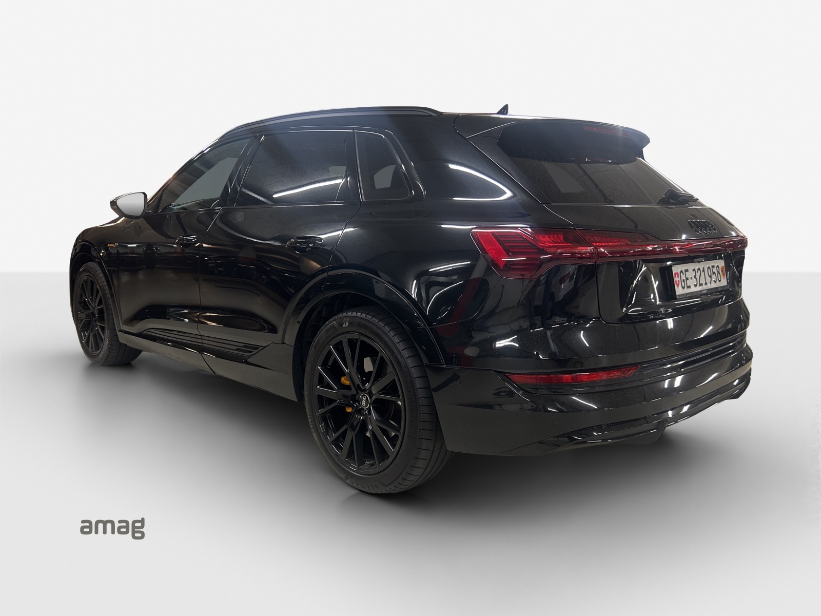 AUDI e-tron 55 S Line Black Edition quattro-image-3