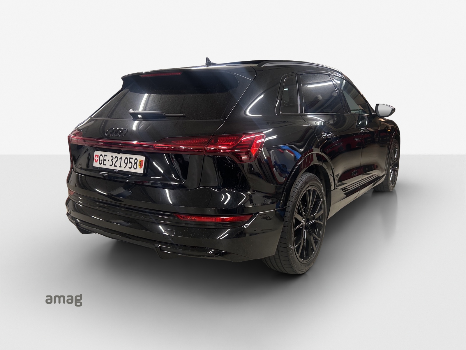 AUDI e-tron 55 S Line Black Edition quattro-image-5