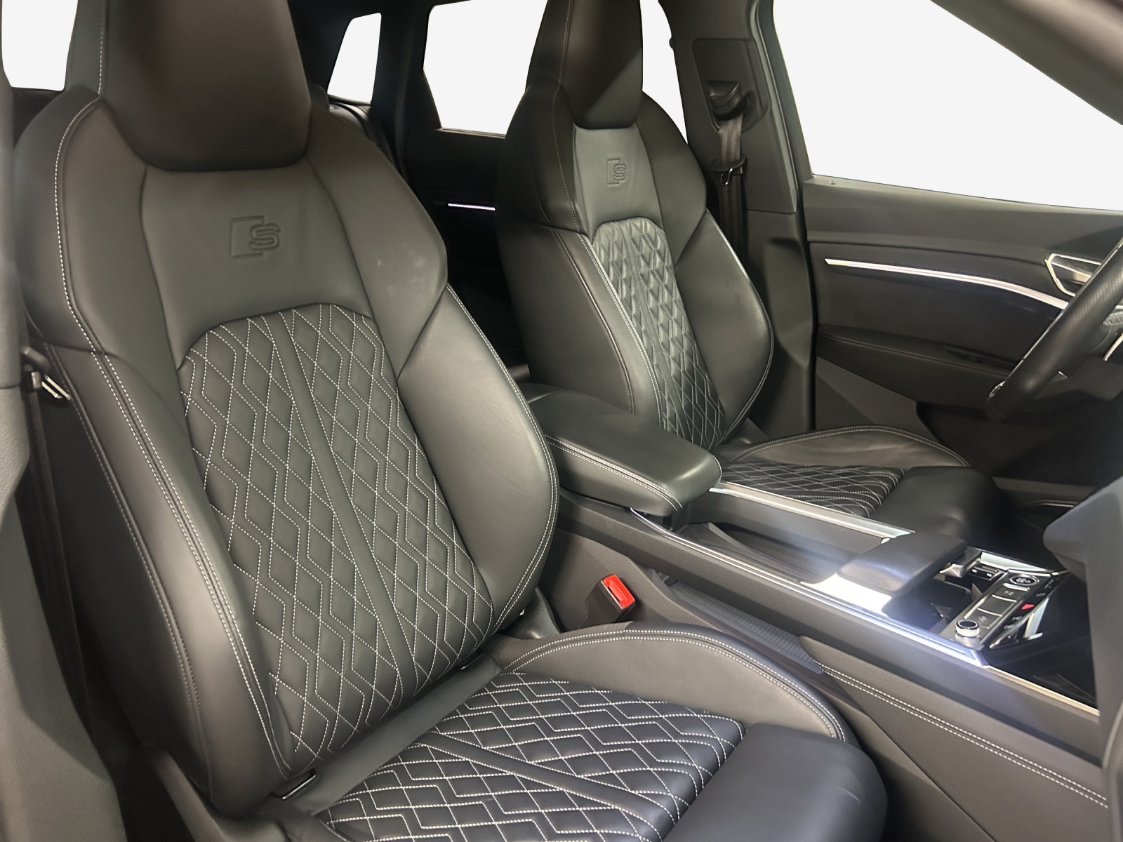 AUDI e-tron 55 S Line Black Edition quattro-image-14