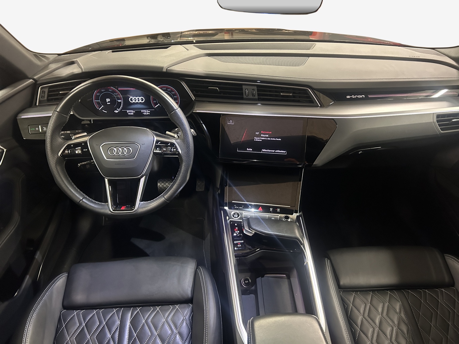 AUDI e-tron 55 S Line Black Edition quattro-image-10
