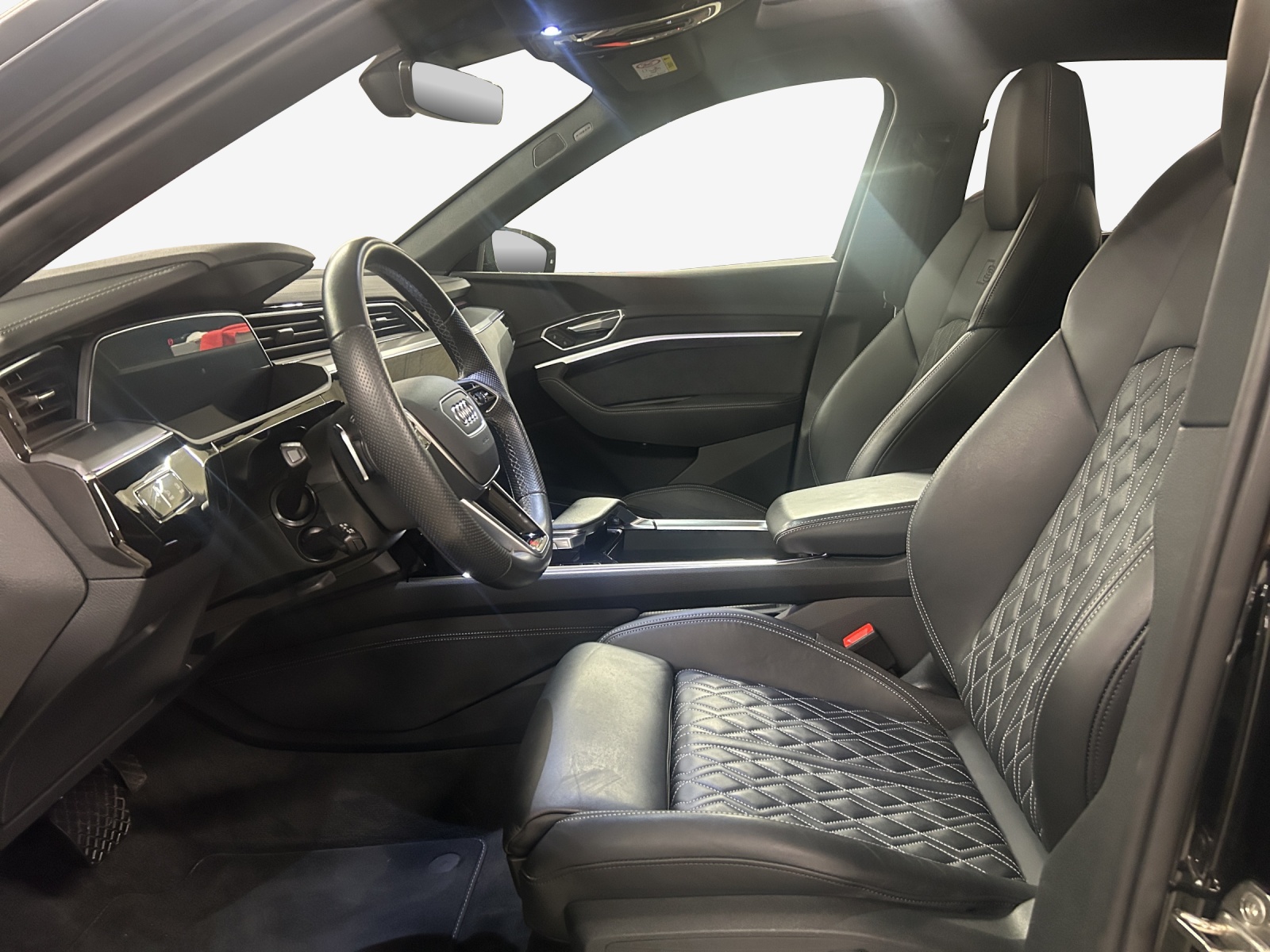 AUDI e-tron 55 S Line Black Edition quattro-image-7