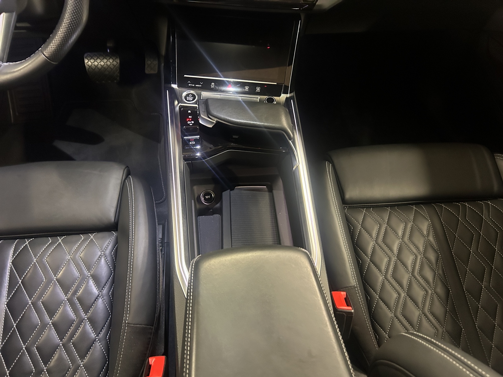 AUDI e-tron 55 S Line Black Edition quattro-image-9