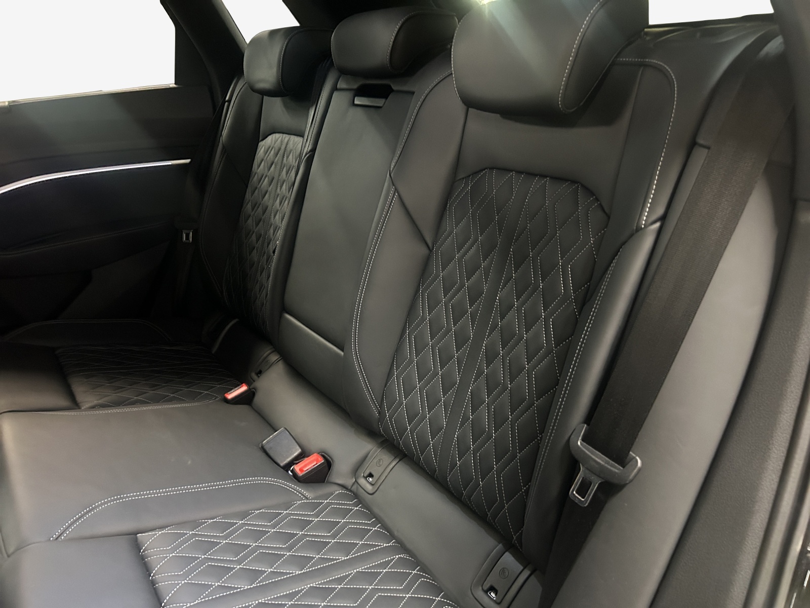 AUDI e-tron 55 S Line Black Edition quattro-image-11