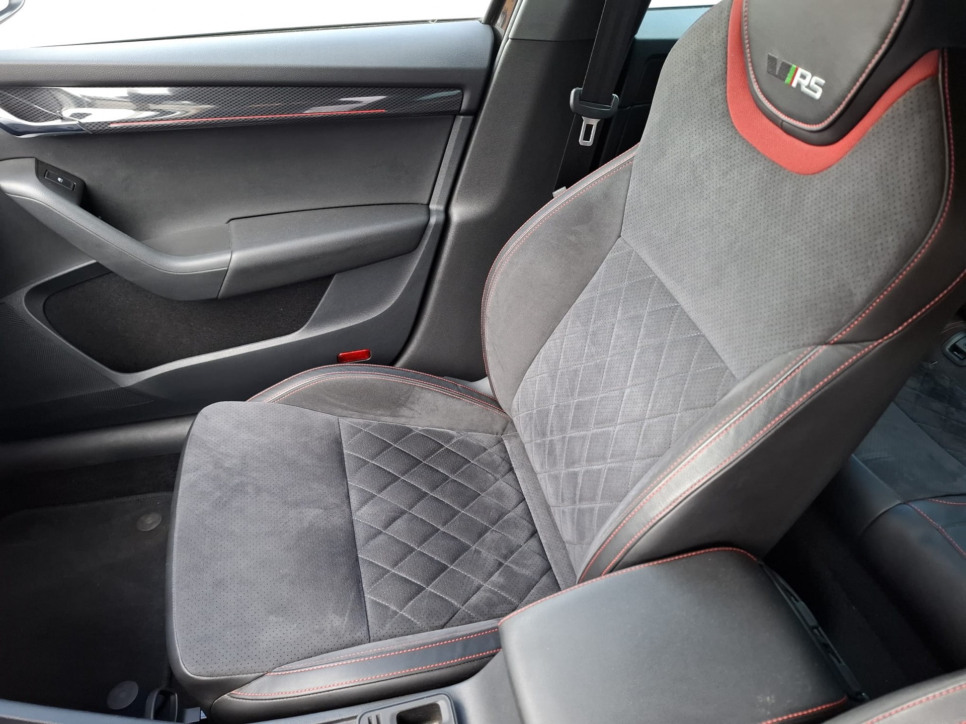 SKODA Octavia Combi 2.0 TDI RS 4x4 DSG-image-7