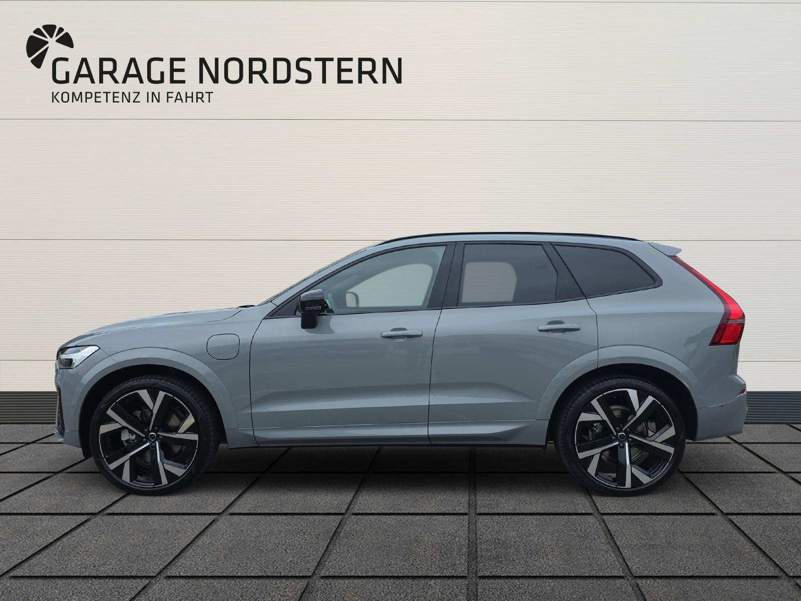 VOLVO XC60 2.0 T8 TE Black Edition eAWD-image-1