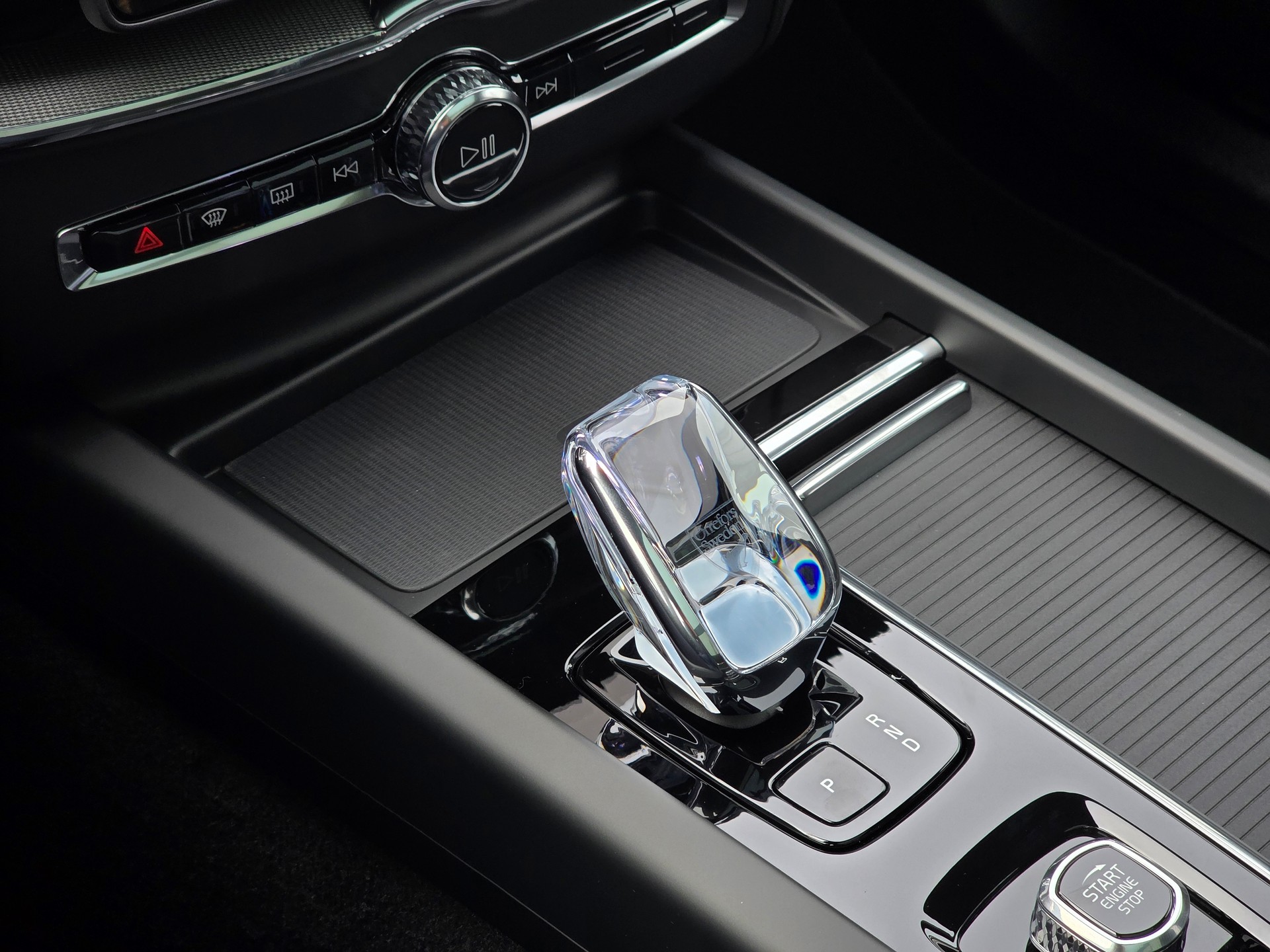 VOLVO XC60 2.0 T8 TE Black Edition eAWD-image-11