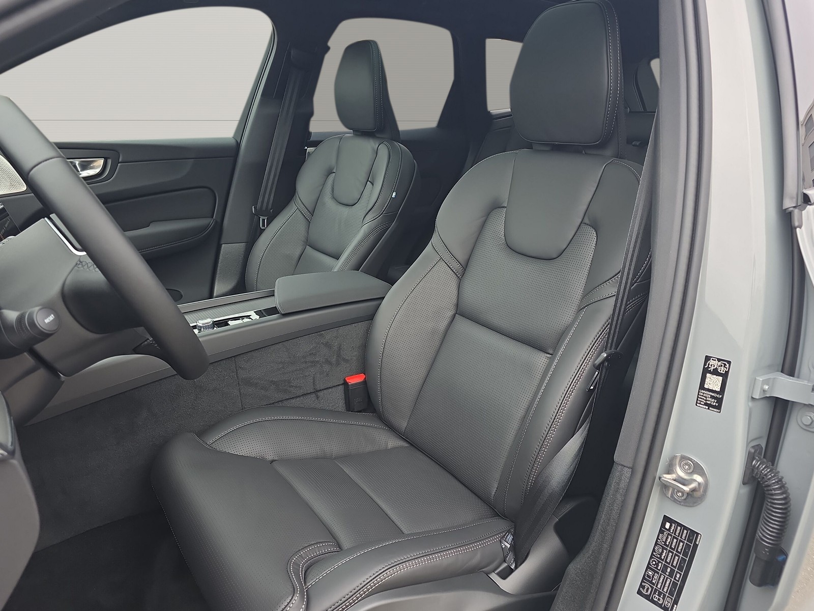 VOLVO XC60 2.0 T8 TE Black Edition eAWD-image-7