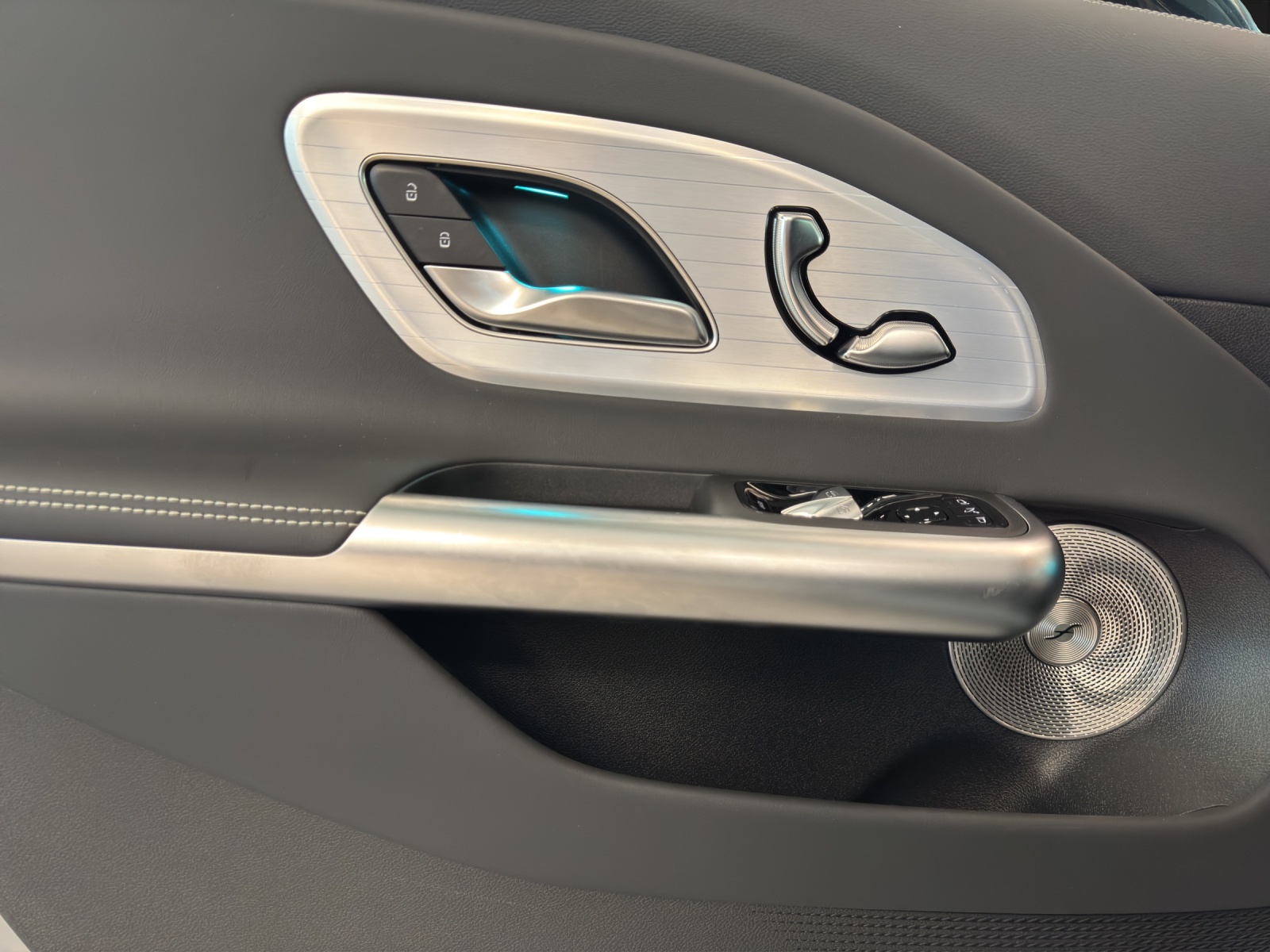 MERCEDES-BENZ CLA 350+ 85 kWh EQ AMG Line-image-12
