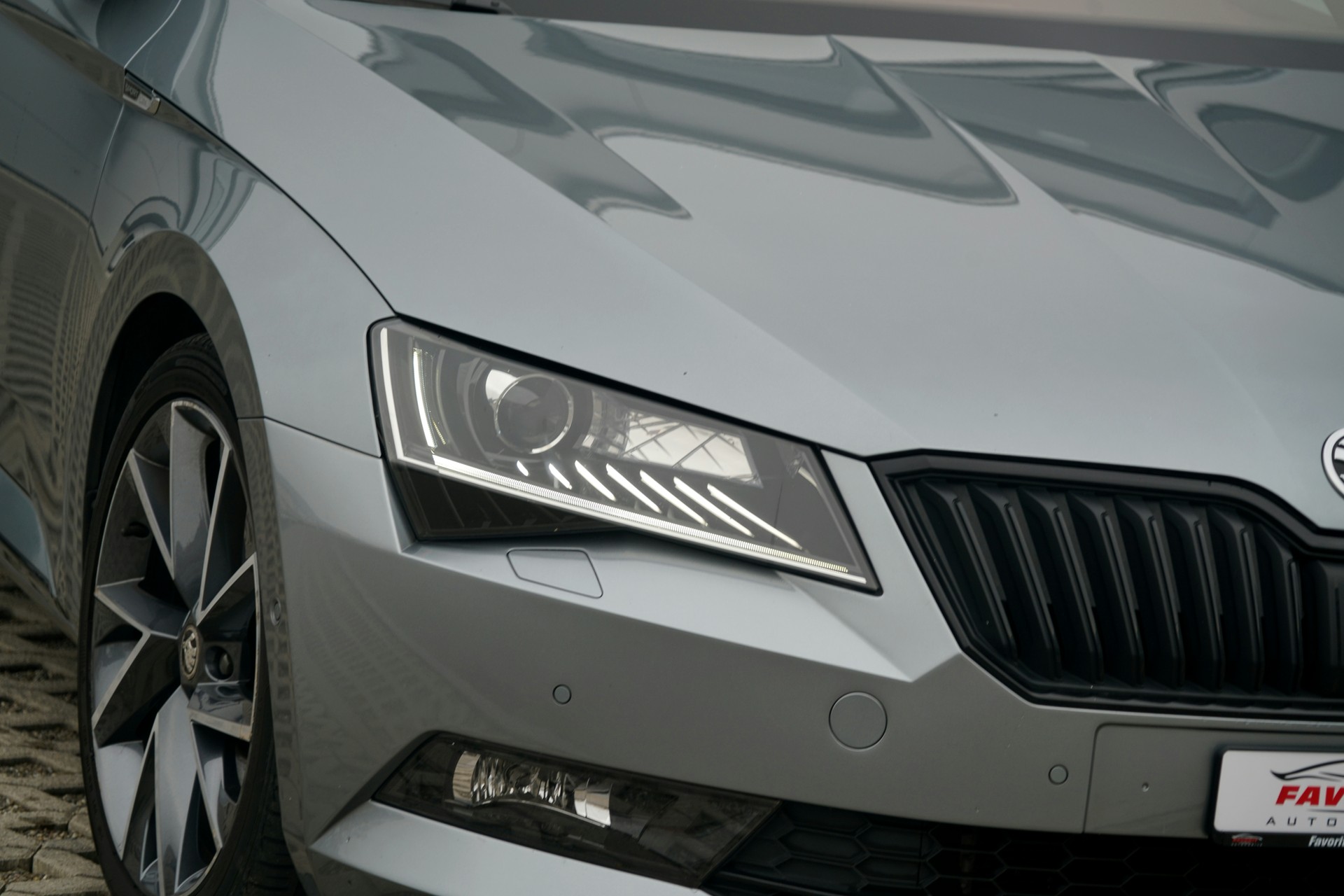 SKODA Superb Combi 2.0 TSI 336 PS Sport Line DSG 4x4 (CH)-image-10