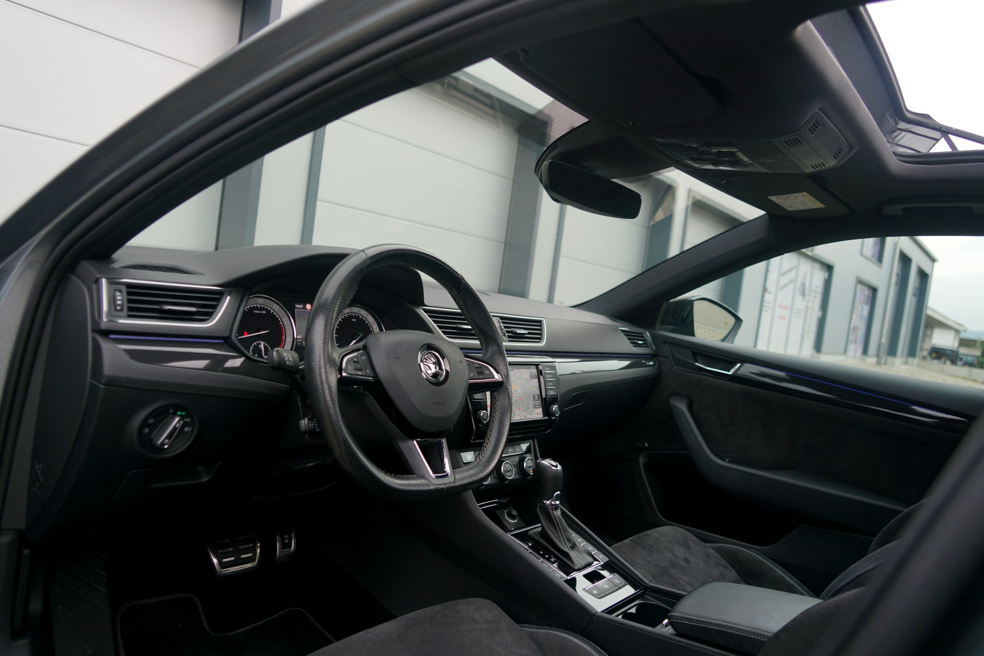 SKODA Superb Combi 2.0 TSI 336 PS Sport Line DSG 4x4 (CH)-image-3