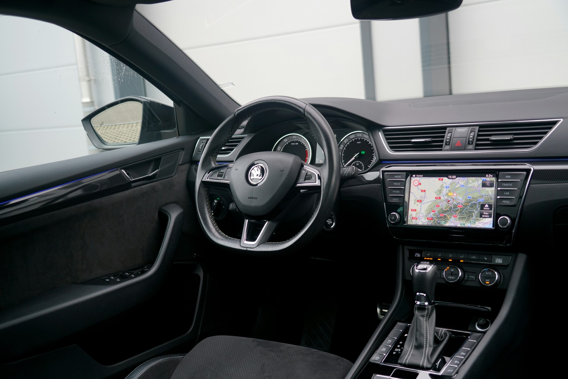 SKODA Superb Combi 2.0 TSI 336 PS Sport Line DSG 4x4 (CH)-image-15