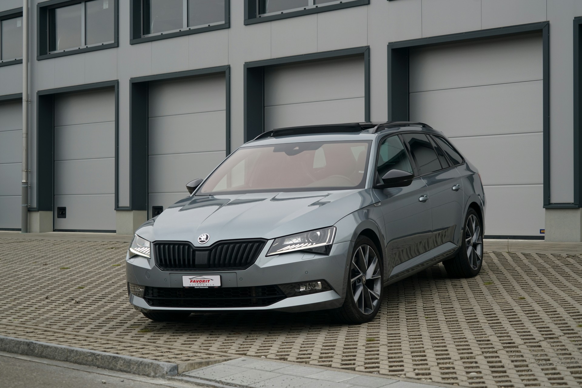 SKODA Superb Combi 2.0 TSI 336 PS Sport Line DSG 4x4 (CH)-image-0