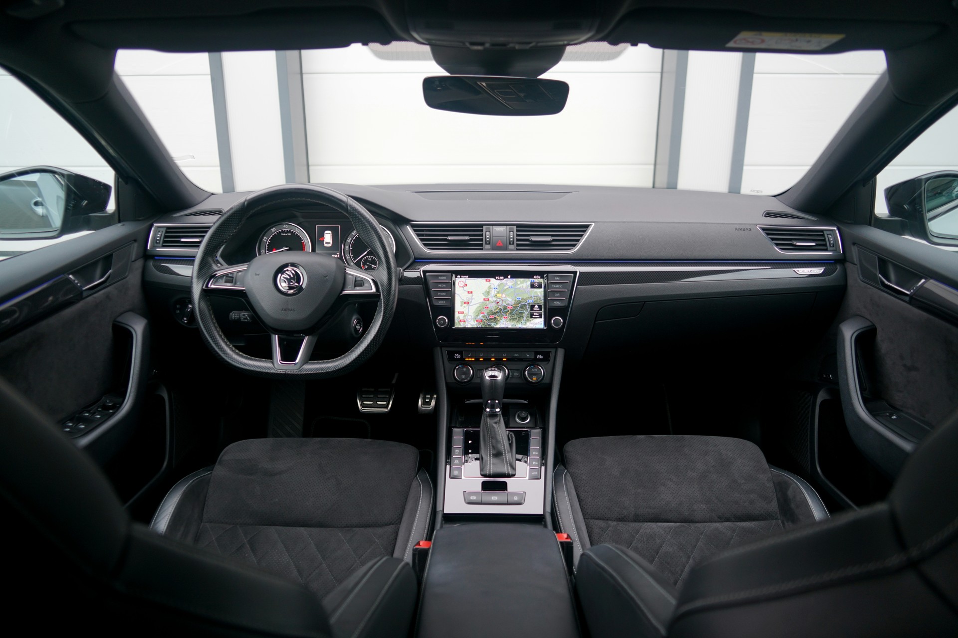 SKODA Superb Combi 2.0 TSI 336 PS Sport Line DSG 4x4 (CH)-image-5