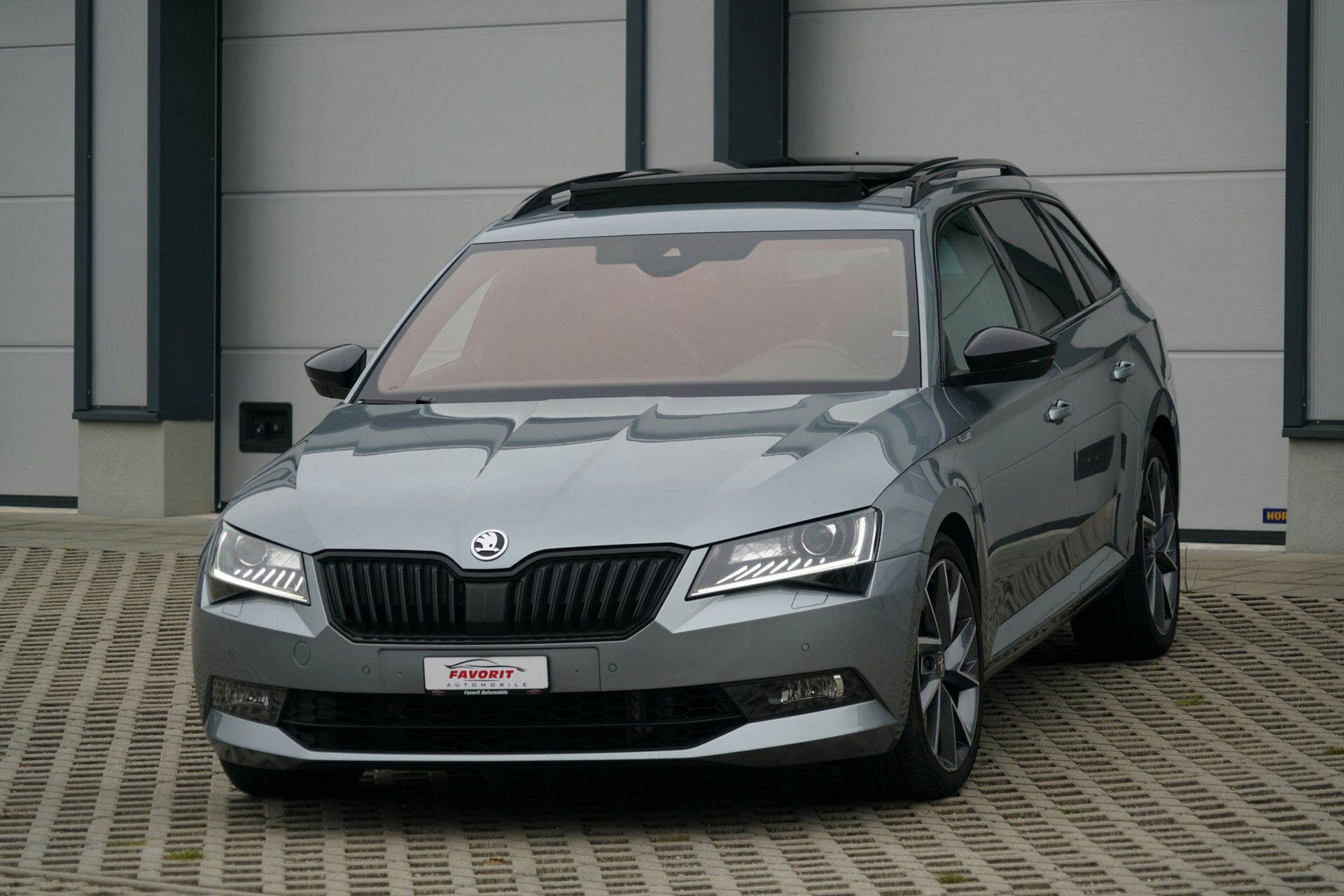 SKODA Superb Combi 2.0 TSI 336 PS Sport Line DSG 4x4 (CH)-image-9