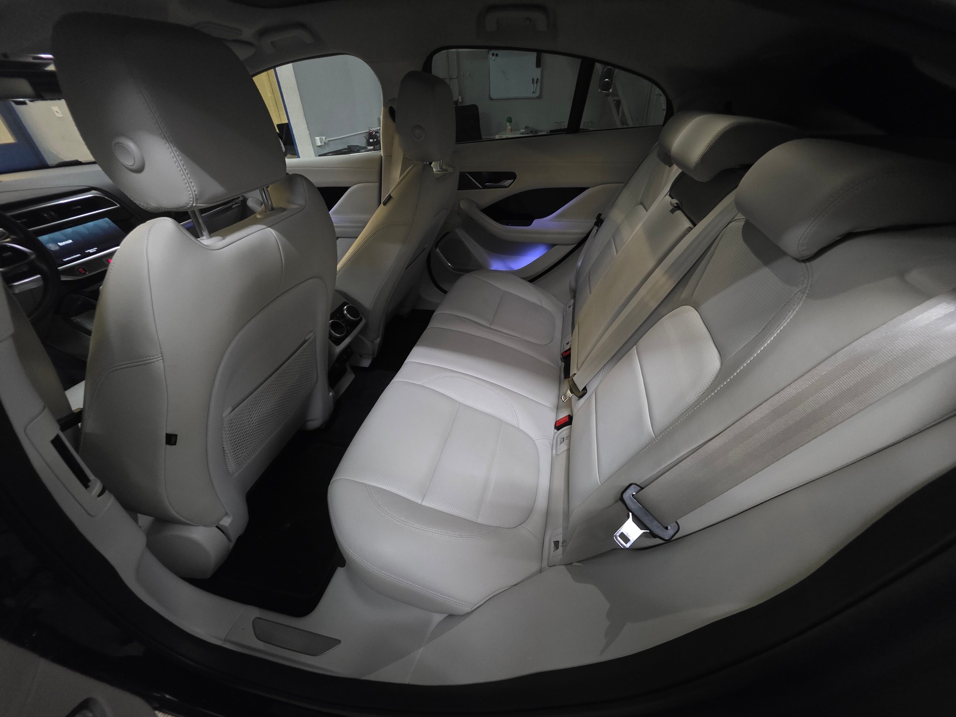 JAGUAR I-Pace EV400 HSE AWD-image-6
